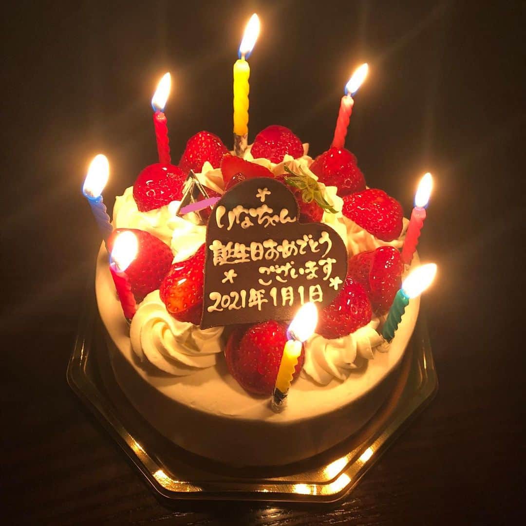 三浦理奈さんのインスタグラム写真 - (三浦理奈Instagram)「1日遅れてしまいましたが、 あけましておめでとうございます🎍🙇‍♀️ 2021年も自分らしくがんばります✌︎✌︎✌︎」1月2日 23時49分 - rina.miura.official