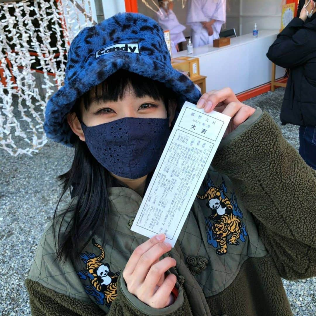 根岸可蓮さんのインスタグラム写真 - (根岸可蓮Instagram)「🎍 家族で初詣に行ってきました⛩️ おみくじ 大吉🥰 ※ ※ ※ #たこやきレインボー #たこ虹 #tacoyakirainbow #taconiji #根岸可蓮 #れんれん #Renstagram #アニメ好き #熊野那智大社 #那智大社 #那智 #熊野 #初詣 #お正月 #おみくじ #おみくじ大吉 #和歌山県 #家族旅行 ##candystripper #キャンディストリッパー #キャンスパ #followme #instagood #れんれんドキドキでーす」1月2日 23時50分 - negishikaren_official