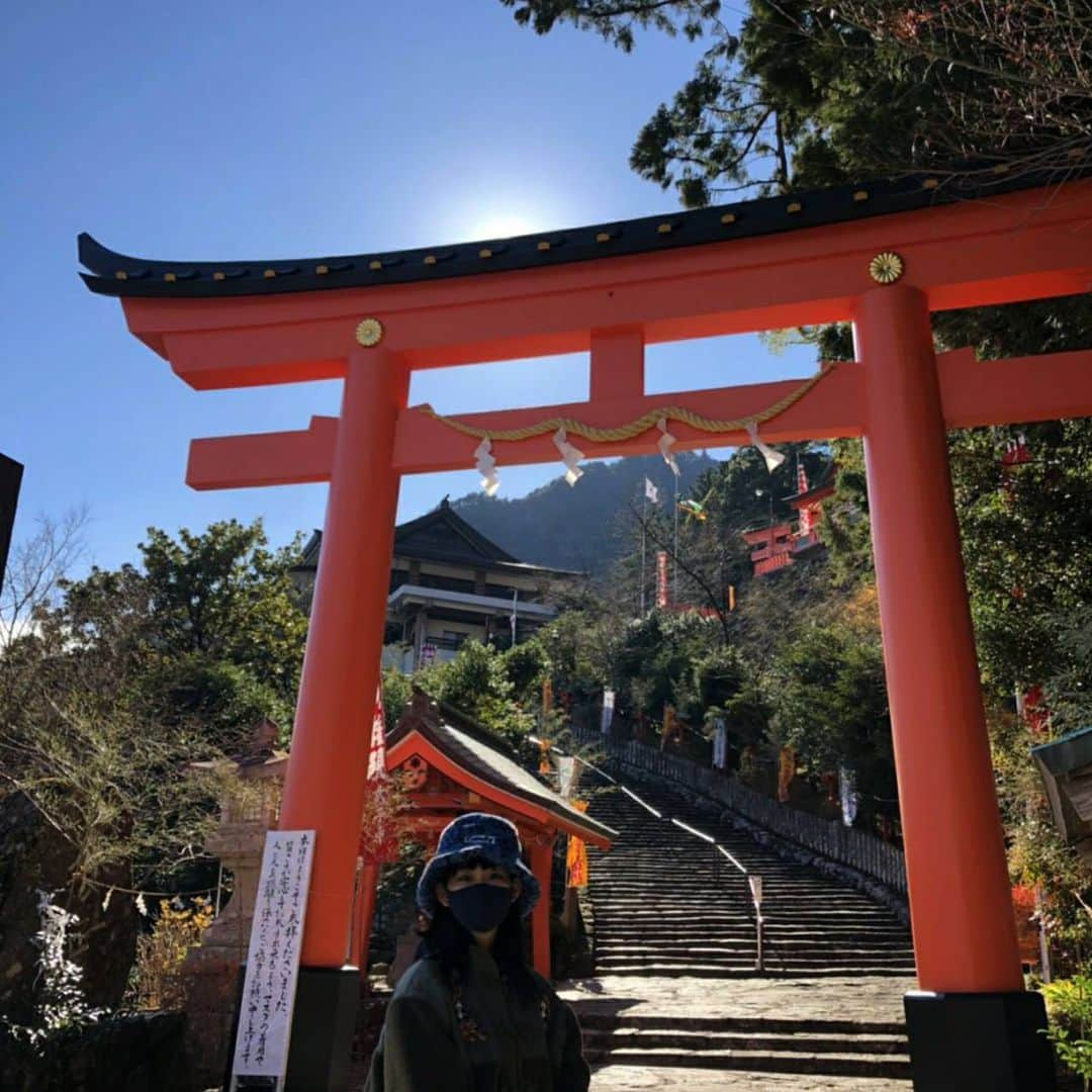 根岸可蓮さんのインスタグラム写真 - (根岸可蓮Instagram)「🎍 家族で初詣に行ってきました⛩️ おみくじ 大吉🥰 ※ ※ ※ #たこやきレインボー #たこ虹 #tacoyakirainbow #taconiji #根岸可蓮 #れんれん #Renstagram #アニメ好き #熊野那智大社 #那智大社 #那智 #熊野 #初詣 #お正月 #おみくじ #おみくじ大吉 #和歌山県 #家族旅行 ##candystripper #キャンディストリッパー #キャンスパ #followme #instagood #れんれんドキドキでーす」1月2日 23時50分 - negishikaren_official