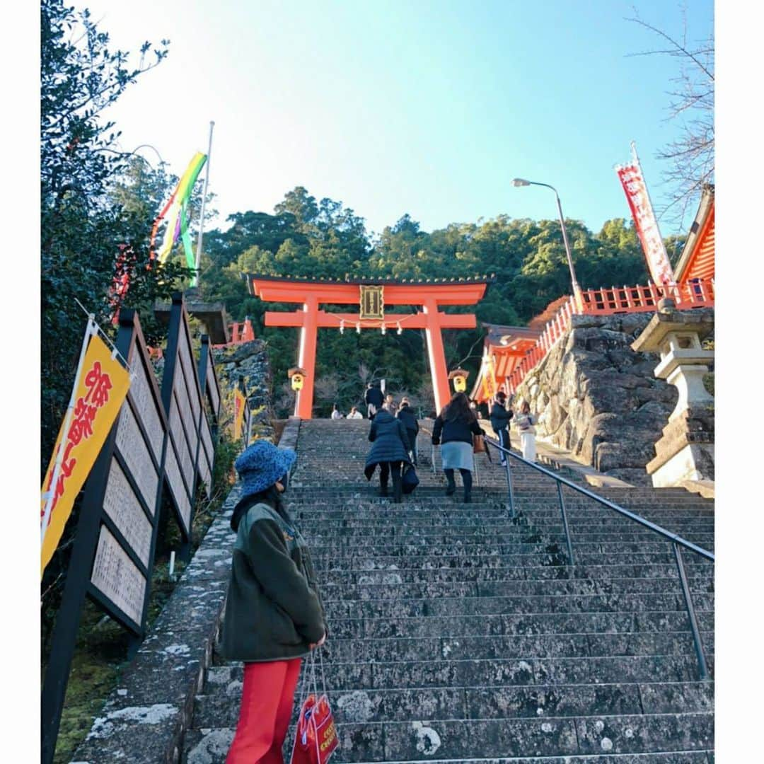 根岸可蓮さんのインスタグラム写真 - (根岸可蓮Instagram)「🎍 家族で初詣に行ってきました⛩️ おみくじ 大吉🥰 ※ ※ ※ #たこやきレインボー #たこ虹 #tacoyakirainbow #taconiji #根岸可蓮 #れんれん #Renstagram #アニメ好き #熊野那智大社 #那智大社 #那智 #熊野 #初詣 #お正月 #おみくじ #おみくじ大吉 #和歌山県 #家族旅行 ##candystripper #キャンディストリッパー #キャンスパ #followme #instagood #れんれんドキドキでーす」1月2日 23時50分 - negishikaren_official