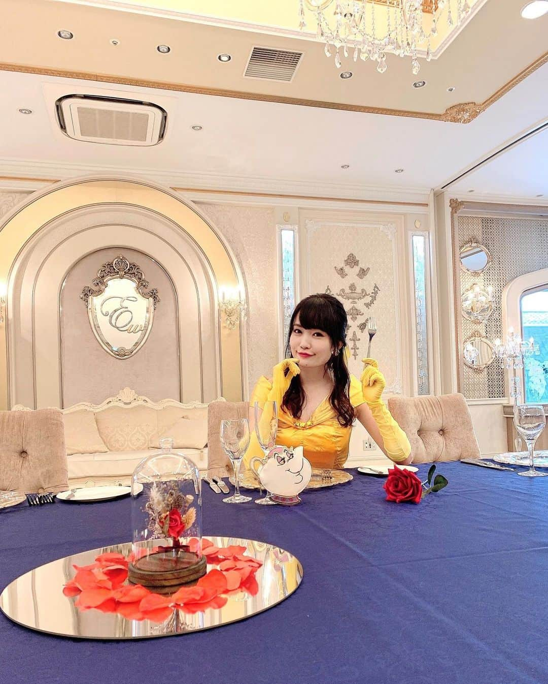 浅井麻里さんのインスタグラム写真 - (浅井麻里Instagram)「💛🥀💛﻿ ﻿ ひとりぼっちの晩餐会💛👸🥀🦁💙﻿ ﻿ ﻿ 美女と野獣の物語のシーンにぴったりな﻿ 素敵な会場で感激だったなぁ✨﻿ ﻿ 最後には動画もあるから見てね❤️🎥﻿ ﻿ ﻿ #ベルコーデ#美女と野獣#舞浜ユーラシア#ベルドレス#結婚式場#披露宴会場#ひとりぼっちの晩餐会#tokyodisneyresort#beautyandbeast」1月2日 22時24分 - mari_asai_625