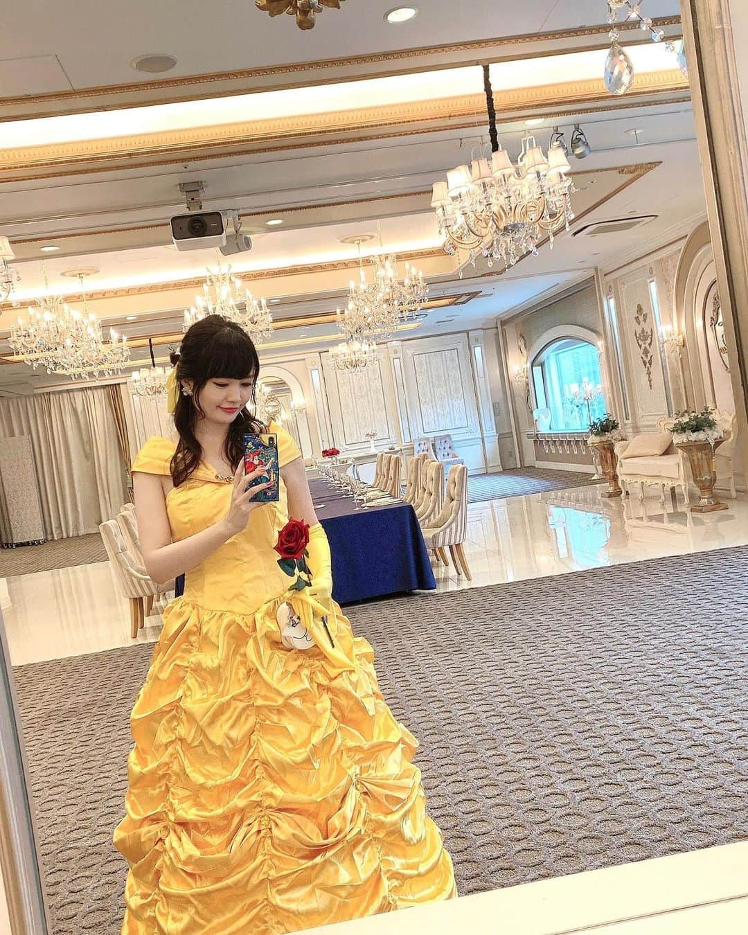 浅井麻里さんのインスタグラム写真 - (浅井麻里Instagram)「💛🥀💛﻿ ﻿ ひとりぼっちの晩餐会💛👸🥀🦁💙﻿ ﻿ ﻿ 美女と野獣の物語のシーンにぴったりな﻿ 素敵な会場で感激だったなぁ✨﻿ ﻿ 最後には動画もあるから見てね❤️🎥﻿ ﻿ ﻿ #ベルコーデ#美女と野獣#舞浜ユーラシア#ベルドレス#結婚式場#披露宴会場#ひとりぼっちの晩餐会#tokyodisneyresort#beautyandbeast」1月2日 22時24分 - mari_asai_625