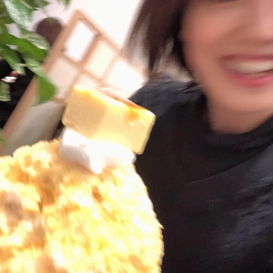 沢井美優さんのインスタグラム写真 - (沢井美優Instagram)「すっかり更新した気でいました🦀﻿ そんなこんなな2021年になりそうです✨﻿ 今年もまいぺーす🧡﻿ ﻿ 　﻿ #沢井はかき氷です #🍧﻿ #ぶれぶれ #niceshot  ﻿ #かき氷 #かき氷大好き #かきごーらー ﻿ #かき氷部 #かき氷巡り #かき氷マニア﻿ #shavedice #sweets #love #yummy﻿ #かき氷は人を幸せにする #🧡﻿ #甘いものは人を幸せにする﻿ ﻿ #笑顔溢れる毎日を ﻿ #あなたも #わたしも﻿ #明日もきっと素敵な一日﻿ ﻿ #まだまだ #ストック  #続きます #2020年 #終わってない #🏃‍♀️  #みんな優しい #でしょ #ついてきてね💕」1月2日 22時17分 - sawai_miyuu