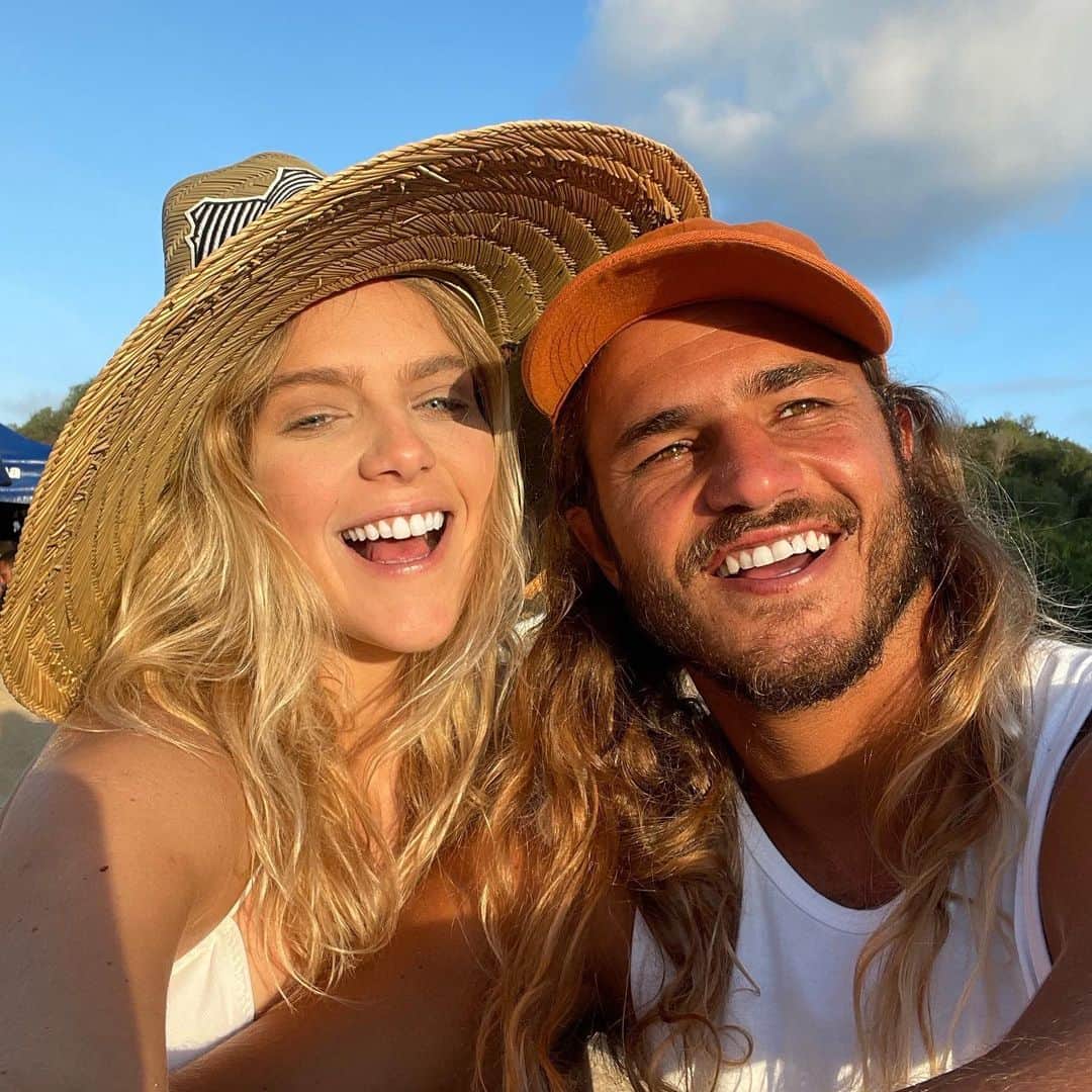 イザベラ・サントーニのインスタグラム：「Sequência de selfie com mozão 💙@caiogebaravaz」