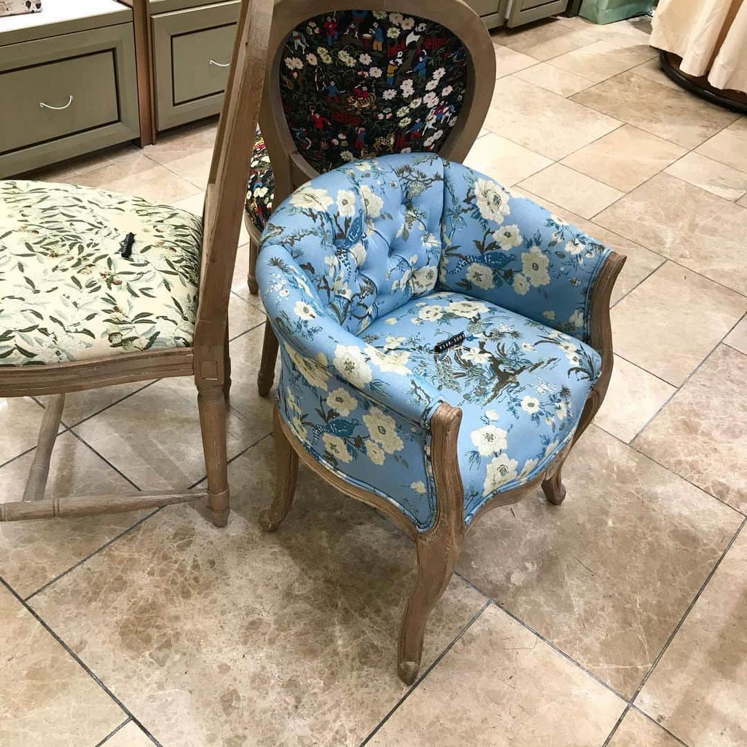 丸山敬太さんのインスタグラム写真 - (丸山敬太Instagram)「こんな椅子も幾つか創っています。 新しい年の初めにいかがですか？  銀座三越一階ポップアップ 丸山敬太の縁起物市  １／２日から１／１２日まで」1月2日 22時21分 - keitamaruyama
