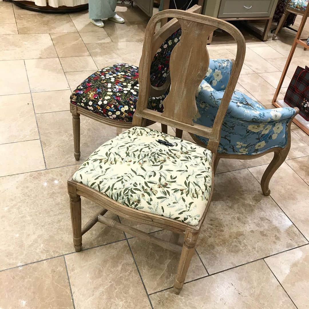 丸山敬太さんのインスタグラム写真 - (丸山敬太Instagram)「こんな椅子も幾つか創っています。 新しい年の初めにいかがですか？  銀座三越一階ポップアップ 丸山敬太の縁起物市  １／２日から１／１２日まで」1月2日 22時21分 - keitamaruyama