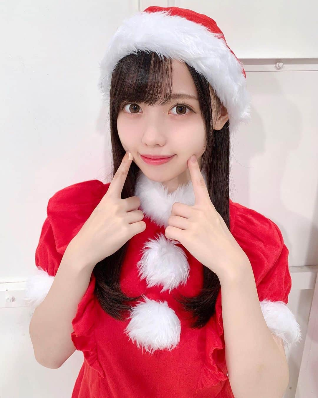 松本ももなさんのインスタグラム写真 - (松本ももなInstagram)「メリークリスマス🎅🏻  お正月だけど🥺 メリクリをみんなとしたくて✨  🎄一緒にメリクリ⛄🎅 してくれたら嬉しいです♡  #サンタさん #メリクリ #メリークリスマス  #クリスマス  #サンタコス #サンタ」1月2日 22時29分 - momona.1012