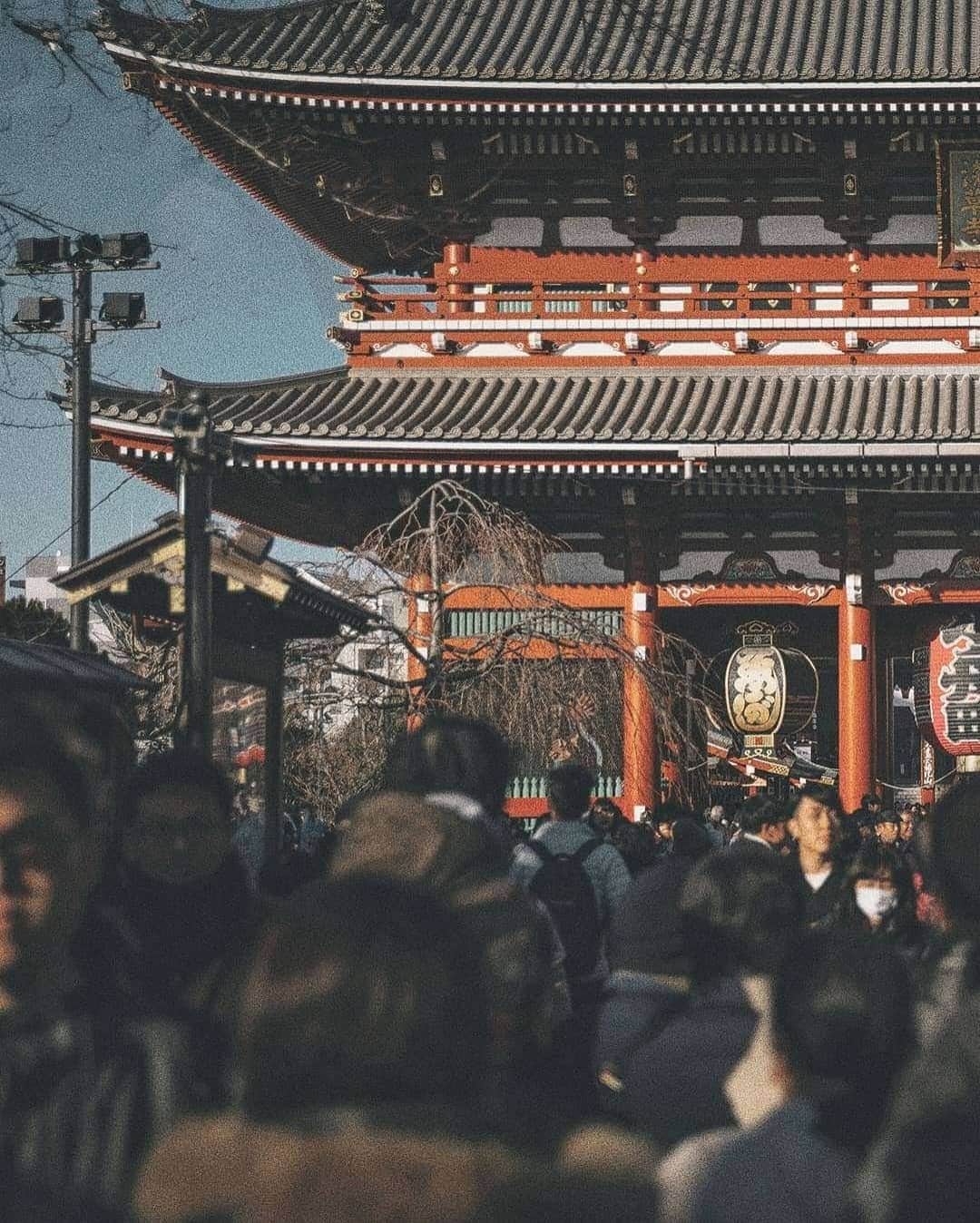 Berlin Tokyoさんのインスタグラム写真 - (Berlin TokyoInstagram)「Many people go to shrines and temples to make wishes for the coming year. New Year's Day is a very important day for Japanese people. . . * These photos were taken last year. . . #hellofrom sensoji, #tokyo , #japan」1月2日 22時31分 - tokio_kid