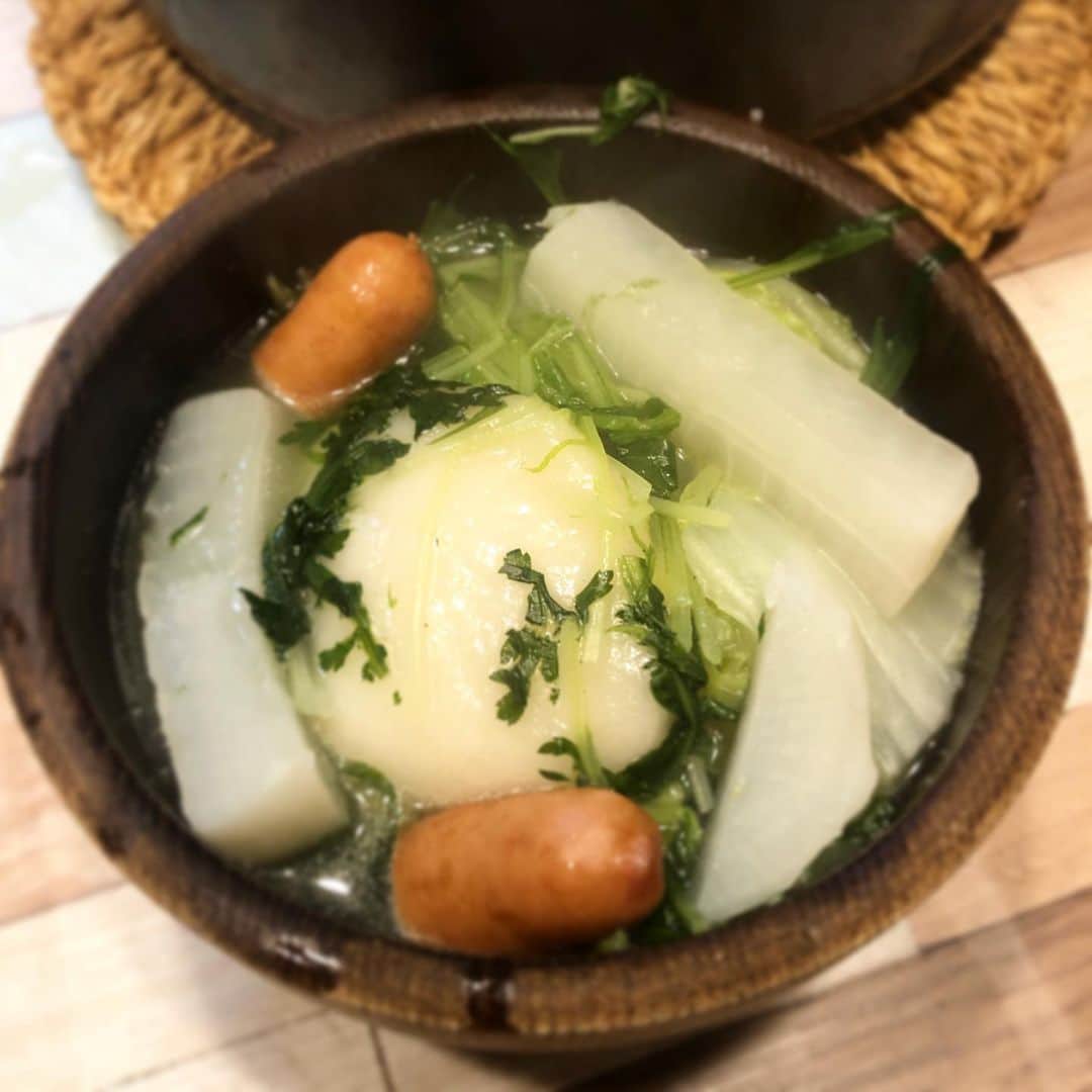 のインスタグラム：「カレーもいいけど雑煮もね！  #指鍋」