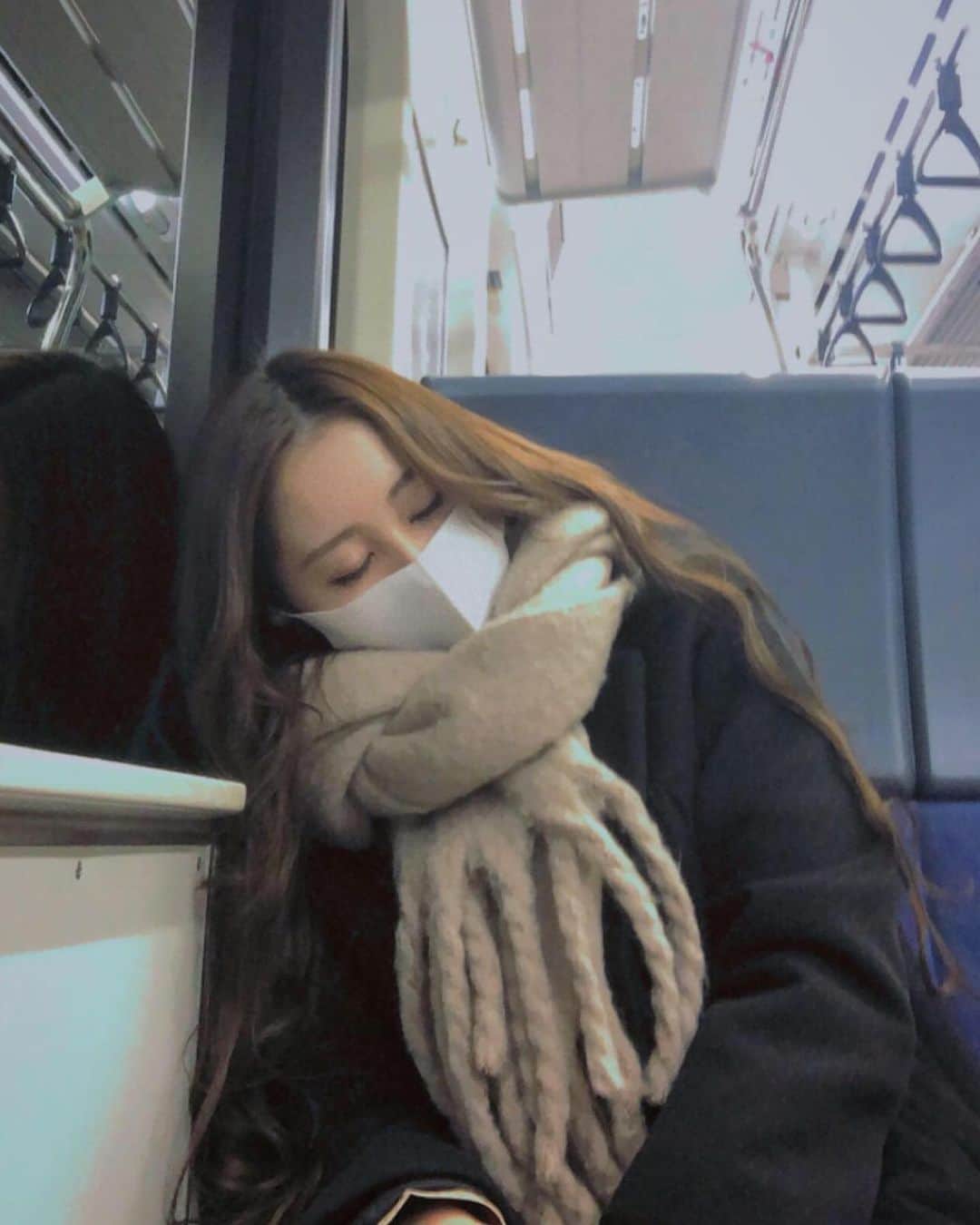 八尋莉那のインスタグラム：「年越しぐらいから今日の🥳 おみくじは大吉〰︎･:*+.\(( °ω° ))/.:+」