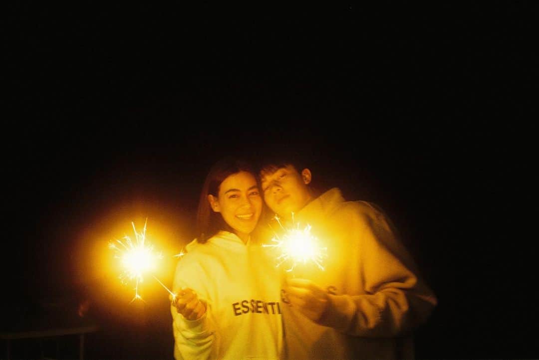 キンバリー・アン・ウォーテマス・ティアムシリのインスタグラム：「Some film shots from New Year's Eve ✨」