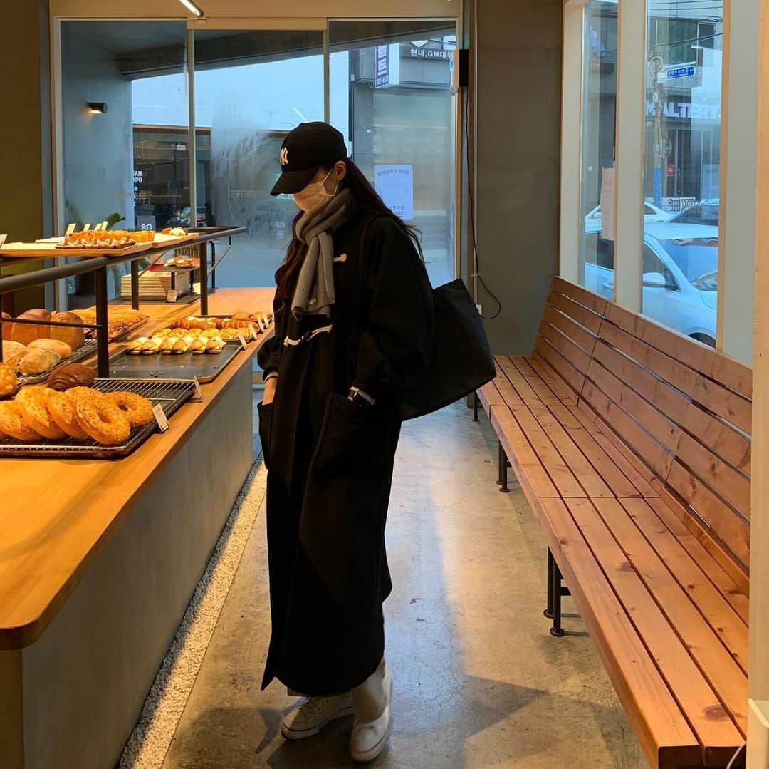 ナム・スミンさんのインスタグラム写真 - (ナム・スミンInstagram)「앙버터 식빵 먹으러 매일 가던 예전 사무실 앞 카페 오랜만,,🍞 2021 첫 신상도 기대해주세요,,♥️」1月2日 23時19分 - suminzz