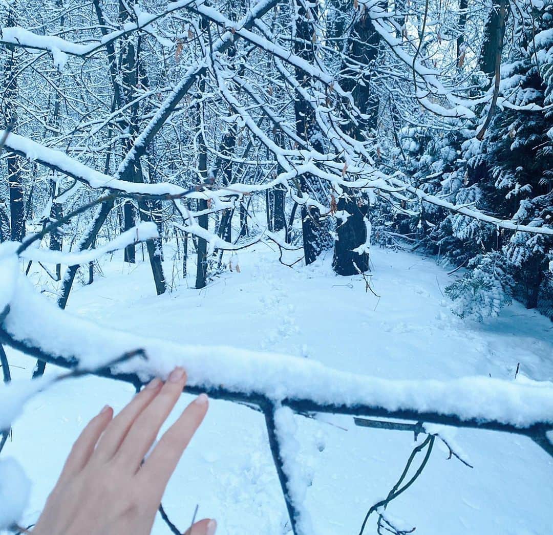 クセニア・カーノヴィッチさんのインスタグラム写真 - (クセニア・カーノヴィッチInstagram)「Какой же Новый год без снега!? В вашем городе также заснежено, как в Москве?❄️❄️❄️」1月2日 23時35分 - kseniasukhinova