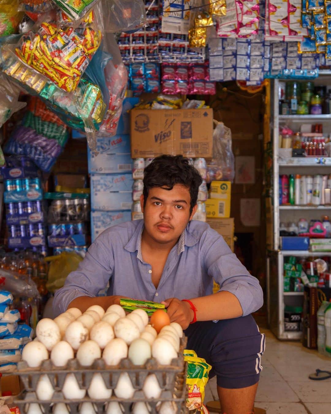 Shunsuke Miyatakeのインスタグラム：「A young shop owner with sincere eyes, Phnom Penh, Cambodia」