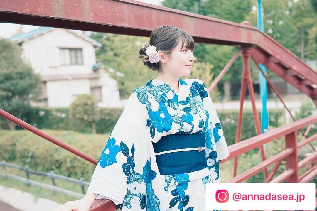 旭桃果のインスタグラム：「Photo by @annadasea.jp  2020  . . . . . . . . . . #ファインダー越しの私の世界  #写真好きな人と繋がりたい  #動画編集  #動画編集してる人と繋がりたい  #vlog #旭桃果　#役者　#デートなうに使っていいよ  #浴衣女子 #浴衣ヘアアレンジ  #浴衣デート  #浴衣美人 #ノスタルジーな瞬間を  #vlogger  #love #舞台役者  #cinematicmodeon #japan_of_insta  #magnificomagazine #portraitfestival  #worldviewmag  #photocinematica #arlettemagazine  #theportraitbazaar #saturdaysmag #adegomagazine #人像攝影 #拍照 #瞳の中のノスタルジア」