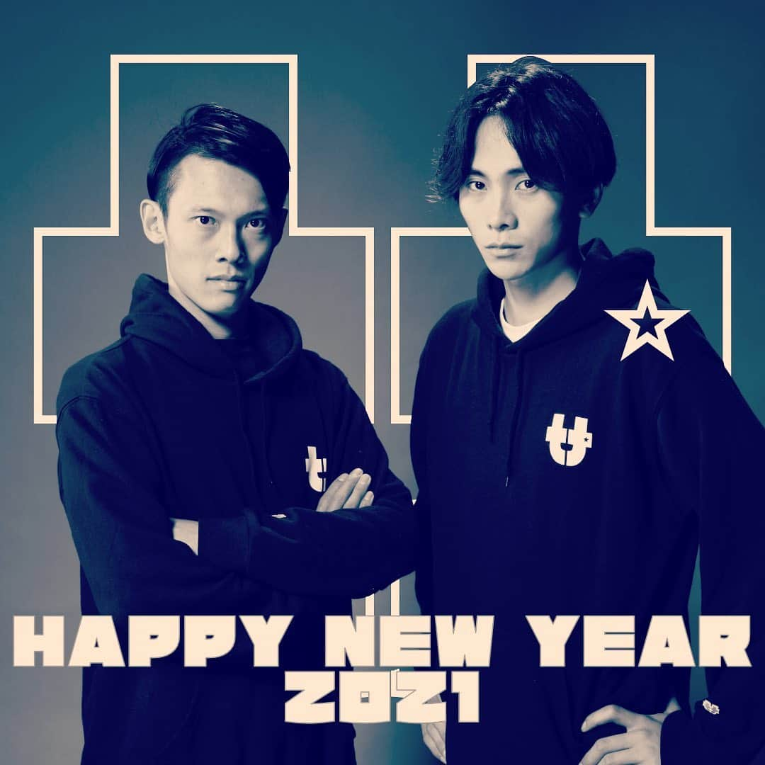 竹内択のインスタグラム：「Happy new year🎍🌄🍶あけましておめでとうございます！！  今年も精一杯頑張りますので、応援よろしくお願いします🤲また新たな挑戦を報告できればとも思ってます^^楽しみに待っててください♫  #itoen #densen #washimori #oakley #bwt #fruitswax #superfeet #teamtaku #tt #skijumping #チームタク #スキージャンプ #teamtaku #チムタク #takutakeuchi #竹内択 #skijumping #skijumpingfamily #nagano #長野 #takutakeuchi #竹内択 #hisakinagamine #永峯寿樹」