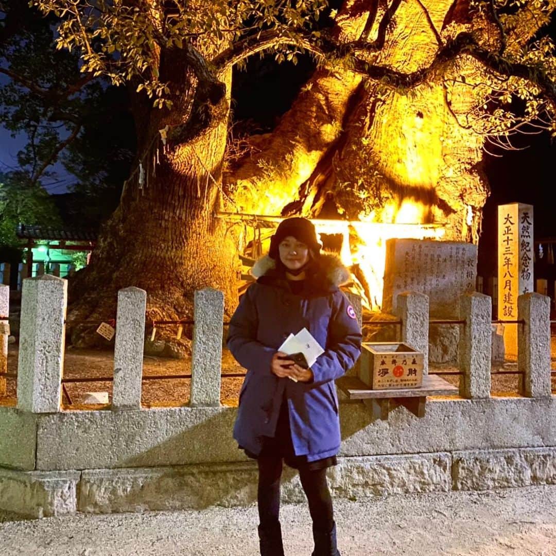 深瀬智聖のインスタグラム：「初詣⛩ 人が少ないタイミングでいけたので密にもならず安心して初詣できました♪寒さ対策優先ですのでおしゃれは気にしていません！笑 ずんぐりむっくりです！ 今年の目標はブログに書きましたよ😌みなさまにとっても良い一年になりますように！！  美味しいおせちもいただきました😙🧡  #初詣 #2021 #お正月」