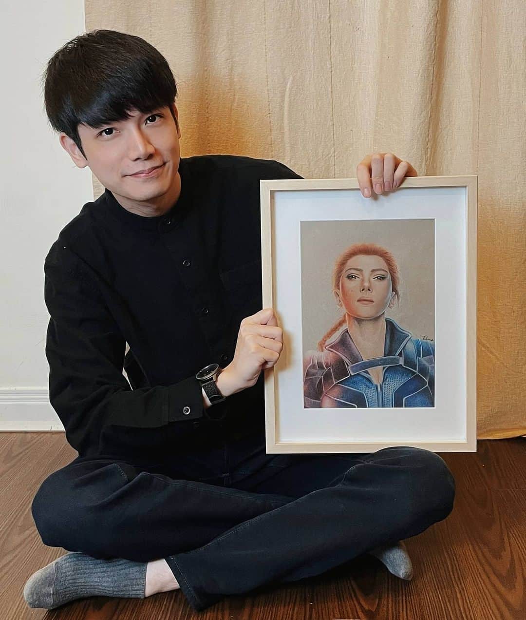 ハン・チャン（張行）のインスタグラム：「2020挺不錯的。 全新的一切已然點亮，抓住它！ 把理想的拼圖，一片片拼湊起來。 - Knowing the purpose is always the priority.  A whole new start has just ignited, embrace it... breath it, and keep it!  It will be a fantastic 2021❤️ . #drawing #colorpencil #blackwidow #huntsdrawing」