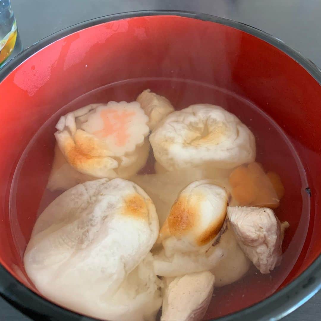 内山信二のインスタグラム：「1月2日の雑煮‼️  五臓六腑に染み渡る😌😌😌」
