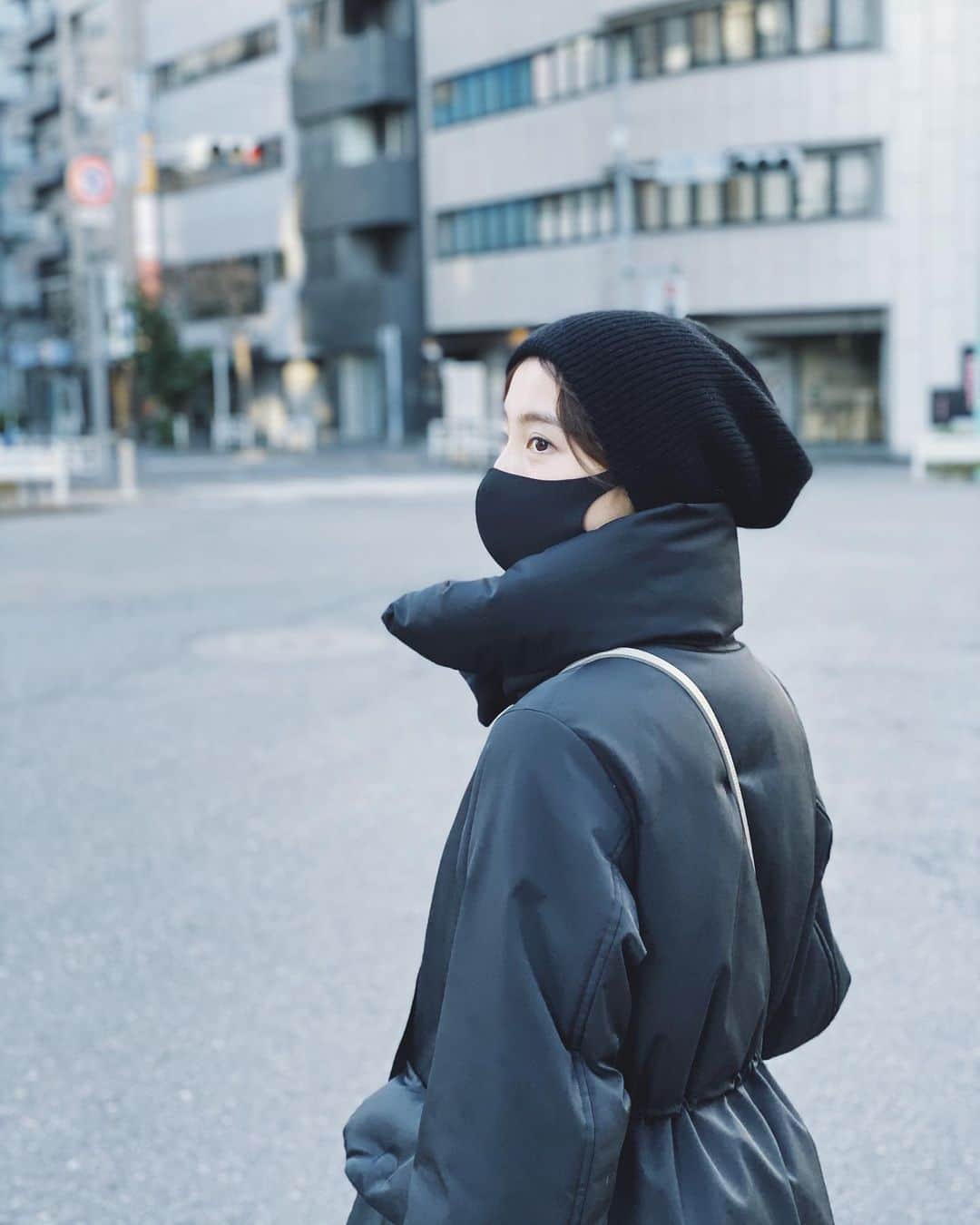 篠田麻里子さんのインスタグラム写真 - (篠田麻里子Instagram)「初詣⛩今年も素敵な一年になりますように♡ #ootd#真っ黒コーデ #大人カジュアル#marikoday」1月2日 15時32分 - shinodamariko3