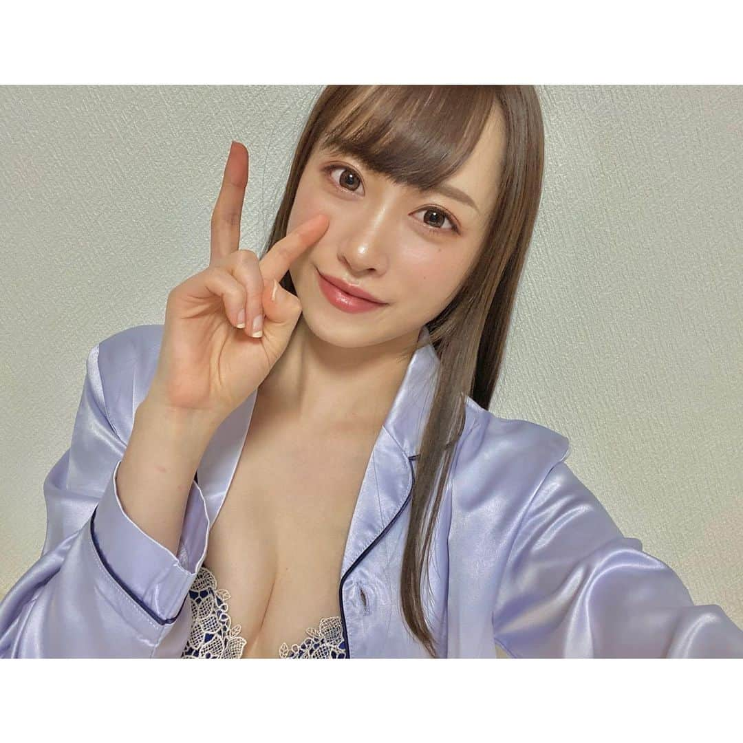 桐山結羽のインスタグラム：「✿﻿ ﻿ あけましておめでとうございます！﻿ 2021年も頑張るぞ～！﻿ インスタ更新は相変わらずのマイペース更新だけど﻿ フォローしてくれてる方々ありがとうね🥰💕﻿ ﻿ ずっと引きこもってるから﻿ パジャマ姿だけど許してね🥳🤟﻿ ﻿ ﻿ #クルーズグループ #av女優 #AV﻿ #セクシー女優 #桐山結羽  #2021年 #happynewyear  #今年もよろしくお願いします」