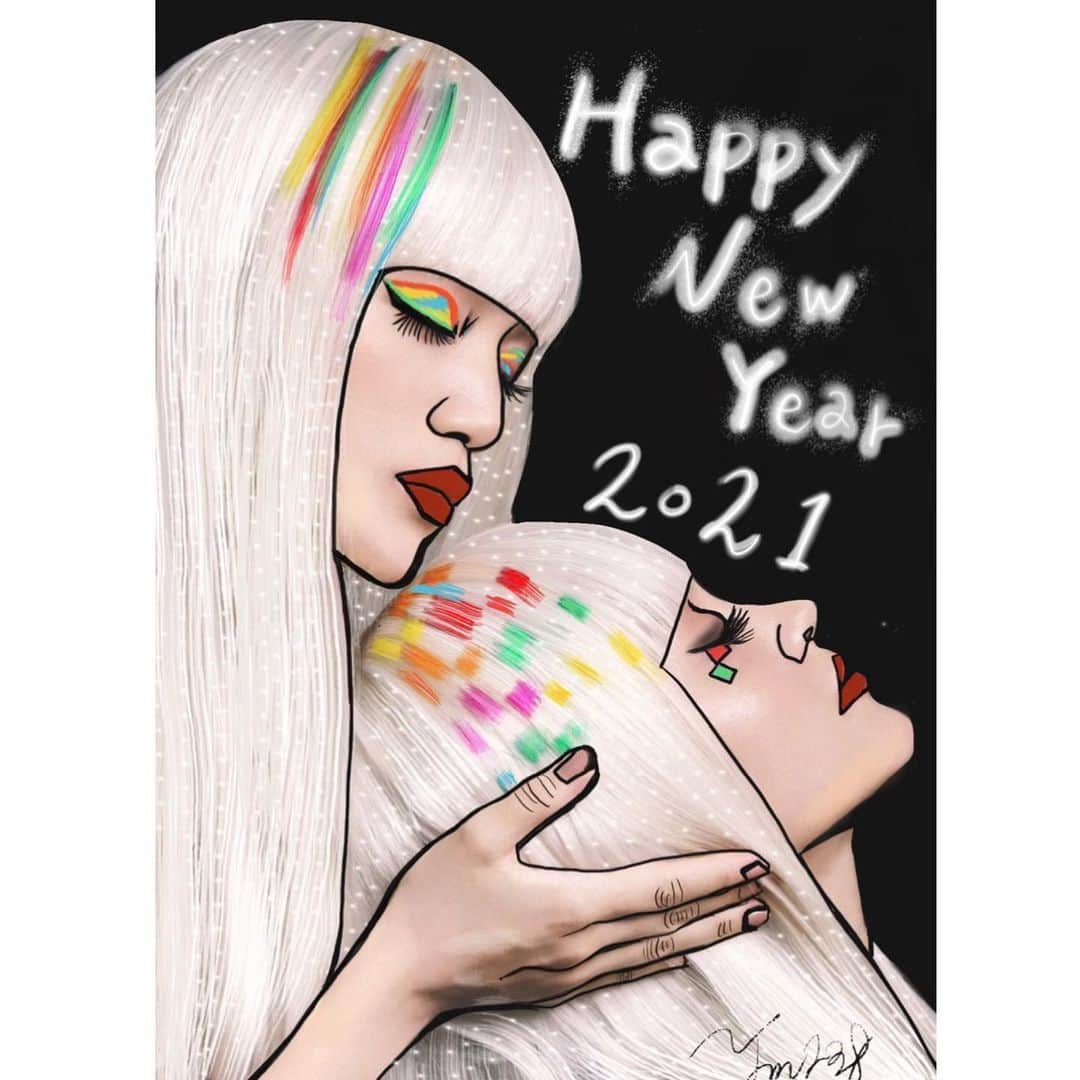 のインスタグラム：「-2021-Happy New Year 新年明けましておめでとうございます‼︎ . . メイクアップした写真の上から デジタルペイント🖋描きました。 model @femm____  . 2枚目 初のデジタルペイント作品 . 人と人がシンクロし 光の結晶が良い方向へと 導いてくれるサイレン メッセージを込めて。  自分の心(魂)が感じるままに 思ったこと、行動した先に 明るい未来がまっている . . 新しい時代に突入した2021年 物凄く変動な一年になるんだろう なと感じます。わくわくしてます。 . . 2021年は肩書きにとらわれずに 今までの自分ルールや考え方を変えて できるできないはおいといてもっと柔軟に 対応できるよう　自分の直感のまま トライ&エラーを繰り返しながら チャレンジしていきたいなと思います。 . そしてもっと深掘りしていきたいと思います。 . . またお仕事や作品やイベント 等でいろんな方とコラボできる 事を今年も楽しみにしております✨ . . . . 皆さま 2021年も何卒宜しくお願い致します！ たくさん笑顔で溢れる一年でありますように☺︎ . . . . #2021年もよろしくお願い致します  #丑年#明けましておめでとうございます  #中村巴美#tomominakamura」