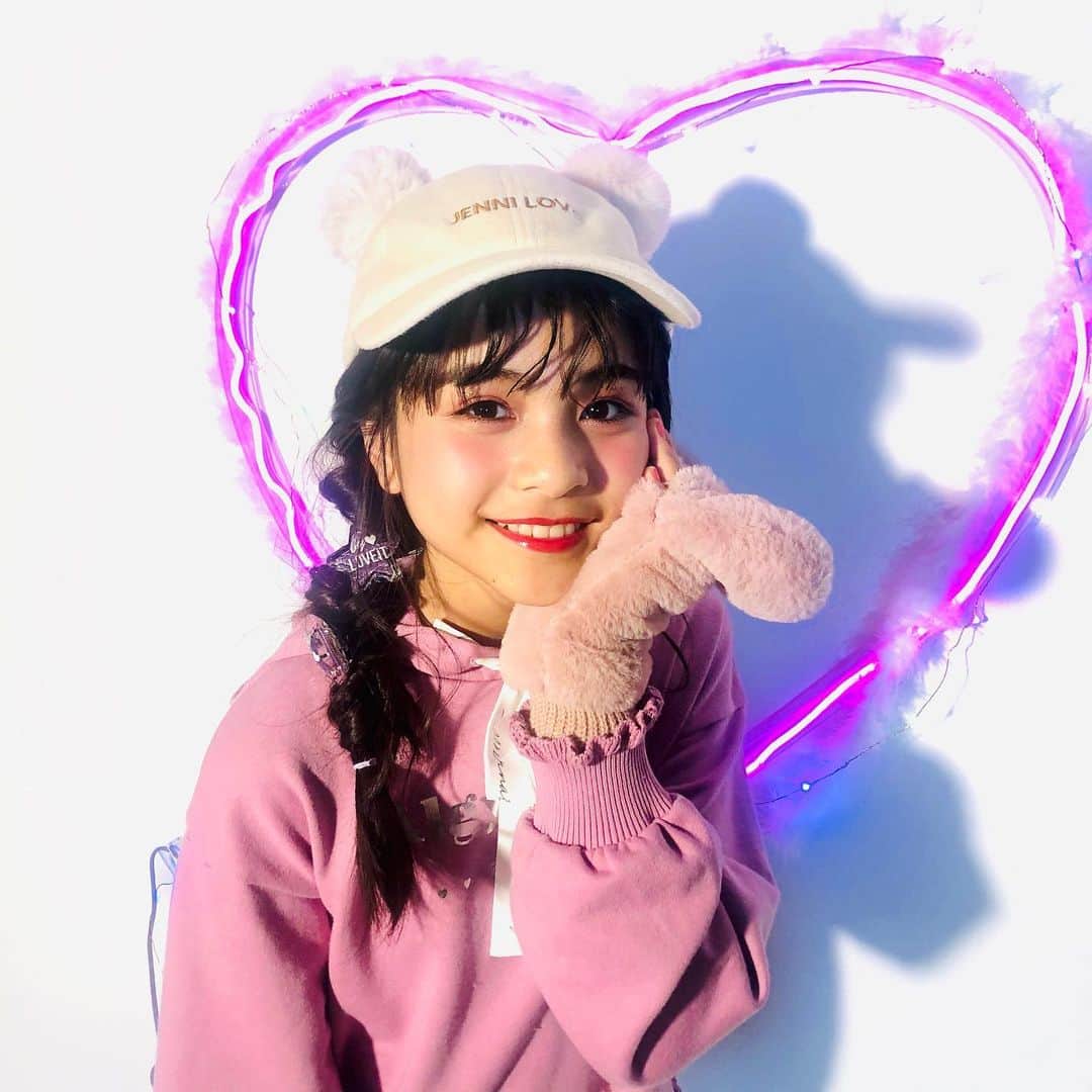 ニコ☆プチのインスタグラム：「💖👗🛍 コハナキラキラ~~🌻💜  寒い冬にはモコモコアイテムがおすすめ💭💭  #有坂心花」