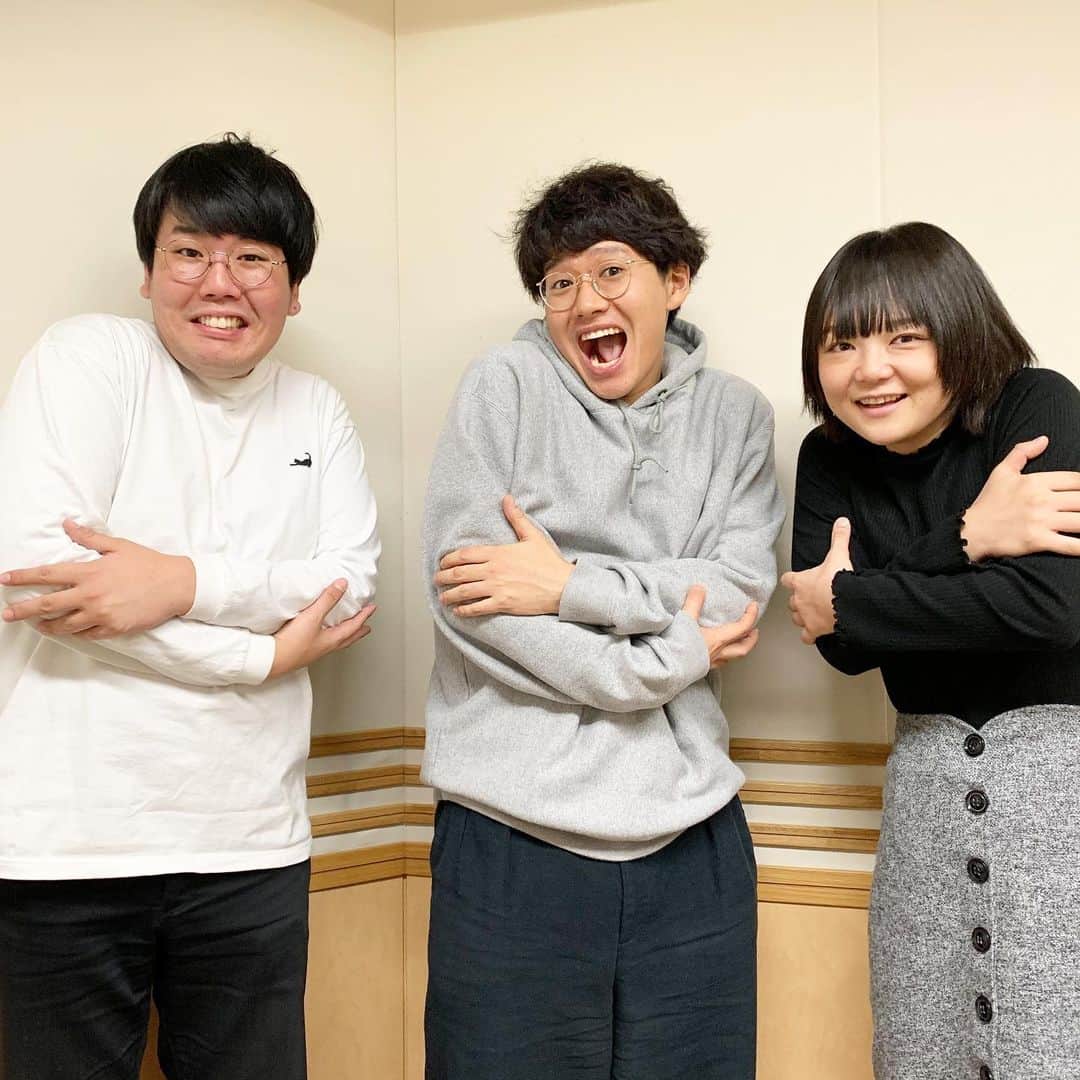 のインスタグラム：「﻿ ﻿ 新年あけましておめでとうございます🌅﻿ 今年も一年よろしくお願いします👼🏻🌟﻿ ﻿ 2020年東京での最初の仕事はミキさんの深夜でんぱでした📻﻿ そして2020年最後の仕事も深夜でんぱでした🧸🤎﻿ 元旦から亜生くんとハッピーなお話しさせてもらいました😘♡﻿ radikoで聴けますのでぜひお聴きください！」