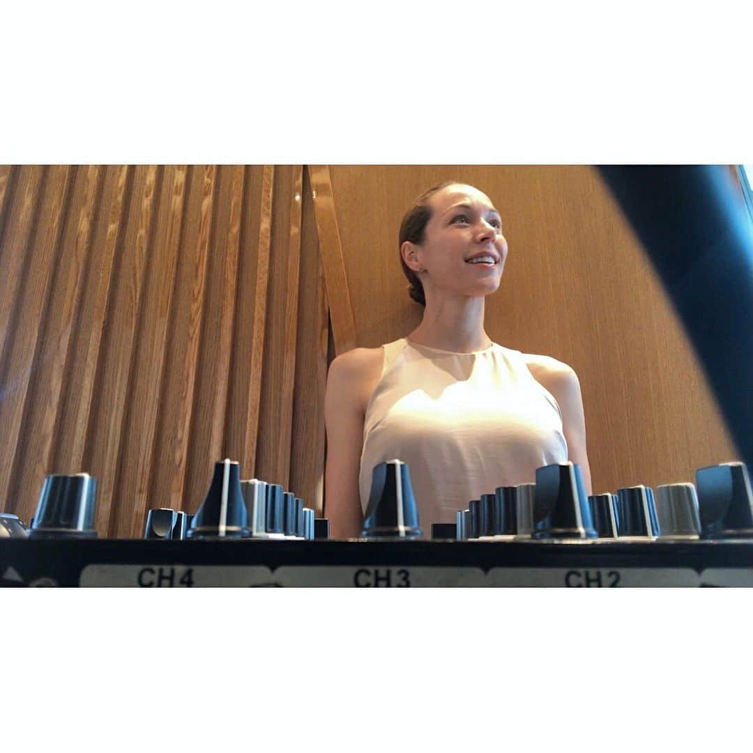 エミリー・スコットのインスタグラム：「✨✨✨」