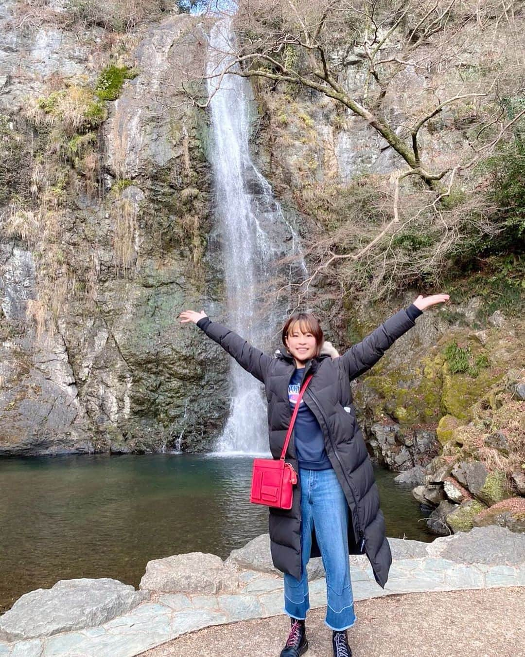 亜聖樹のインスタグラム：「あけましておめでとうございます🎍 良い年にします🙏✨  お正月からハイキングしてマイナスイオンでリフレッシュ⛰ 本年もよろしくお願い致します☺️  #2021年」