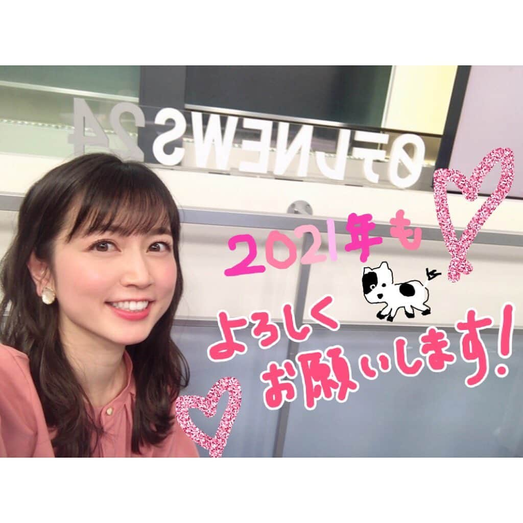 寺田ちひろのインスタグラム：「🎍みなさま🎍﻿ ﻿ あけましておめでとうございます！！﻿ ﻿ 今日が仕事始めでした✨﻿ 『日テレNEWS24』のスタジオにて💕﻿ ﻿ 牛を描いたのに犬みたいになっちゃった🤣﻿🐄🐕 ﻿ ﻿ 2021年🌅﻿ ﻿ 自分にとっての大切なものを、﻿ ちゃんと大切にできる人でありたい。﻿ ﻿ そして、﻿ 今を楽しみながら、﻿ 未来にワクワクしながら、﻿ 笑顔で毎日を過ごしていきたい。﻿ ﻿ そう思っています！﻿ ﻿ ﻿ いい1年にしましょう☺️✨﻿ ﻿ 今年も変わらず、﻿ よろしくお願いします💕💕💕﻿ ﻿ ﻿ #新年のご挨拶 #2021年 #丑年 #1月2日 #仕事始め #日テレnews24 #n24 #日本テレビ #日テレ #フリーアナウンサー #気象予報士 #セントフォース #寺田ちひろ」