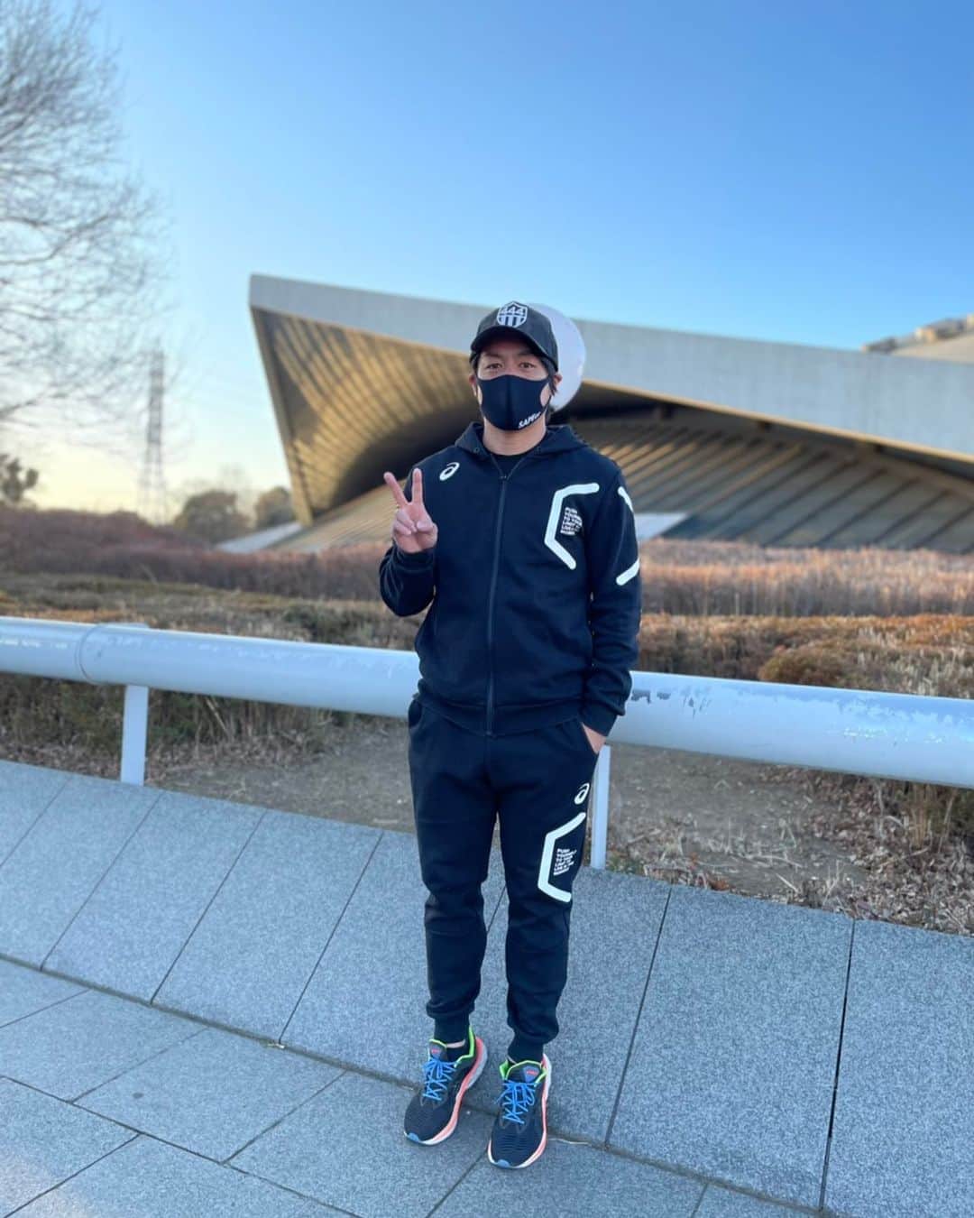 宮崎大輔のインスタグラム：「明けましておめでとうございます㊗️ 昨年はほんとに色々ありました…  今年は肩を治して復帰に向けて頑張ります。 コロナ禍でまだまだ大変な状況ですが、体調を崩されないようご自愛ください。  #謹賀新年 #ハンドボール #handball #bennu #感謝の気持ち #自分らしく #復帰 #応援よろしくお願いします」