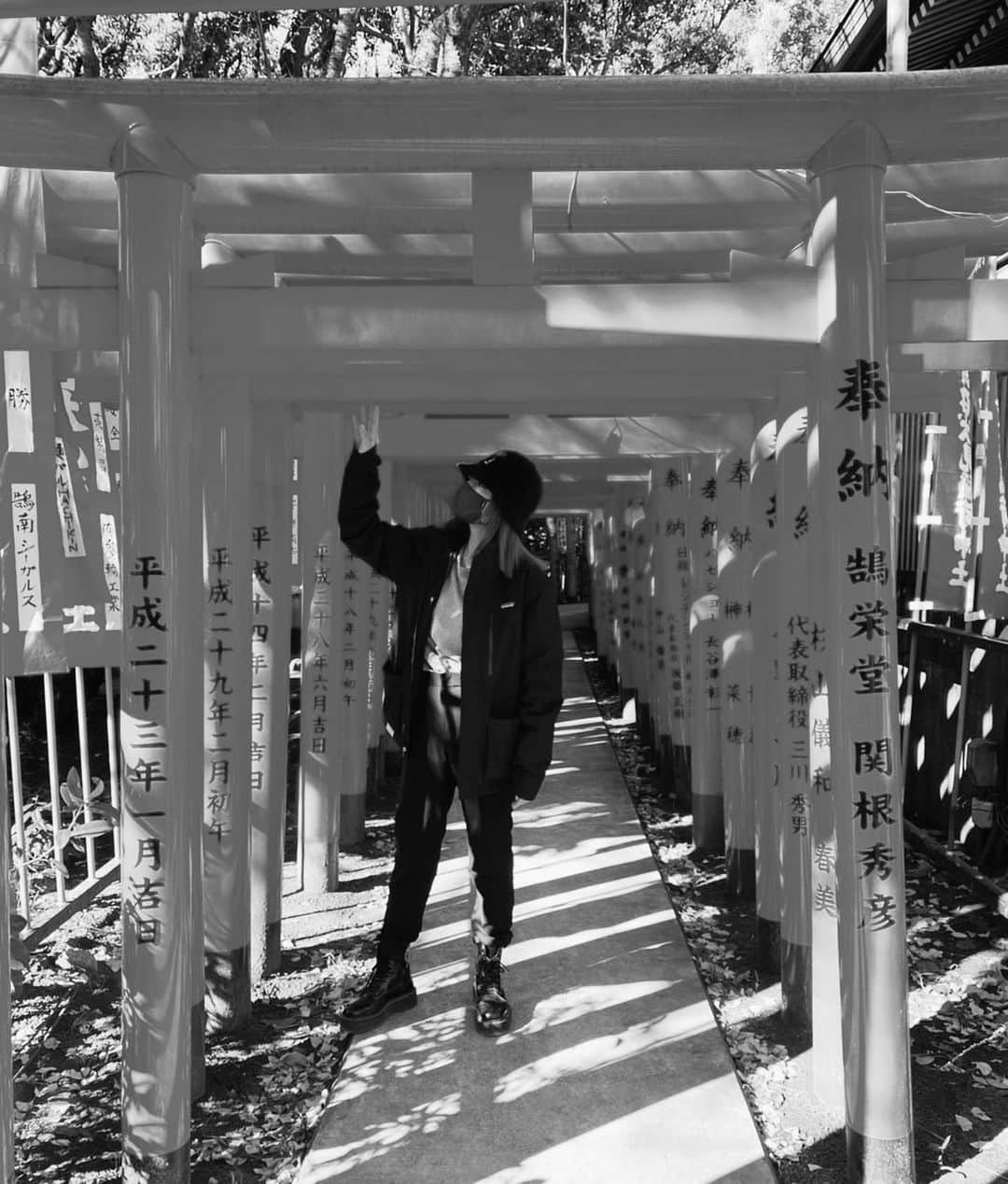 Fabiolla Takinamiのインスタグラム：「ご挨拶が遅くなりました。 皆さま。 明けまして おめでとうございます🎍✨  いつも　@fabi_olla を見ていただきありがとうございます。  2020年はCORONAを きっかけに感じ 学んだことがたくさんあった素晴らしい一年となりました🌈#感謝  早速。 初詣にて導かれながら不思議な 体験をしてきました⛩🦊  ありがたい御言葉もいただき 2021年は　#風の時代　 に相応しいスタートが きれました🌬  目に見えない価値を大切にする そんな2021年です🤲 皆さまどうぞこれからも 宜しくお願いします🌈  #love#2021」