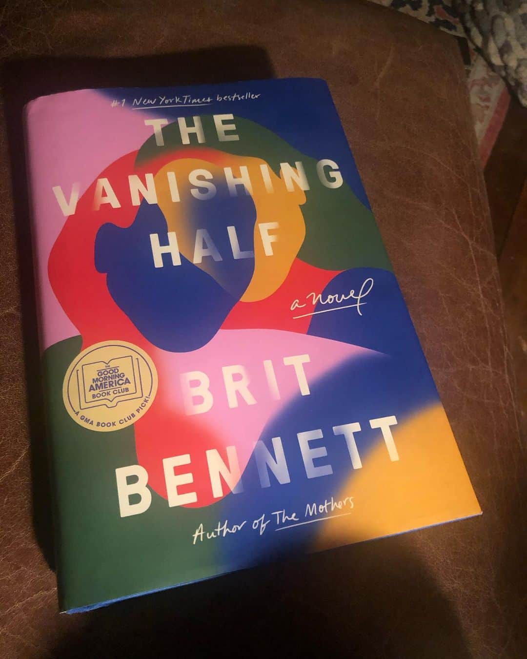 マーシャ・ゲイ・ハーデンのインスタグラム：「2:40 a.m.  finished this haunting book,  #thevanishinghalf  by @britrbennett .  Superb. Thanks for the gift #iraschreck and #jamesadams」