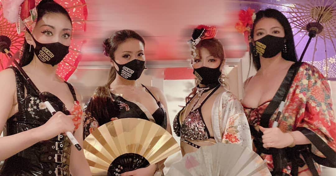Loxyさんのインスタグラム写真 - (LoxyInstagram)「2021初マスク😷みんなでお揃い♥ マスクのご購入は👇👇👇 @tokyopartytime_japanesedancers  😷を常に装着して、アルコール77%消毒しているおかげで 風邪にも新型肺炎にも感染してません。  2021年の初仕事！カッコイイ系着物コーデ! 今夜の衣装はなにかな？？？  ※TOKYO PARTY TIMEでは、写真撮影以外の時間は、ショータイム中も含め、マスク着用と、こまめな手の消毒を必須にしております🌟﻿ 少しでも安心して遊べる場となるよう、マスクご着用の上ご来場お願い致します 💃🏿💃💃🏿everynight dancing!🎉 @tokyopartytime_japanesedancer  💃💃💃💃💃💃💃💃💃💃💃💃💃💃💃💃💃💃💃💃💃🏿💃💃💃💃💃💃💃💃💃💃💃 #関内 #カフェ #シーシャ #シーシャバー #シーシャカフェ #水たばこ #ゴーゴーダンサー#showdancer #gogodancer   🗾🗾🗾🗾🗾🗾🗾🗾🗾🗾🗾🗾🗾🗾🗾🗾🗾🗾🗾🗾🗾🗾🗾🗾🗾 #着物  #japan#kimono#oiran #party #partypeople#weekend#tokyo#followme  #photography  #instagood #likeall」1月2日 16時38分 - dancerloxy