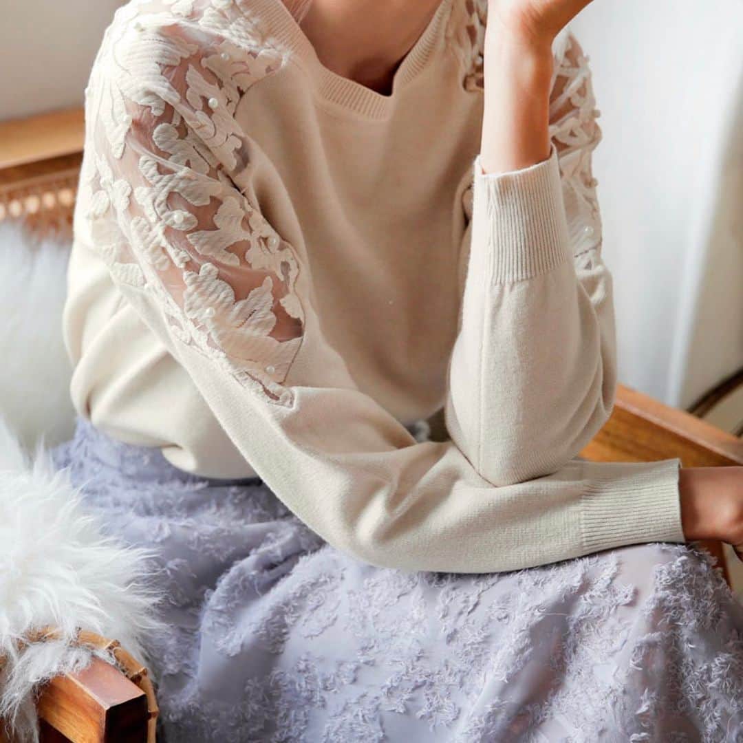 Fleur Fleurのインスタグラム：「今日營業中，夜晚八點 歡迎上嚟試吓衫 😘👌🏻👌🏻👌🏻」