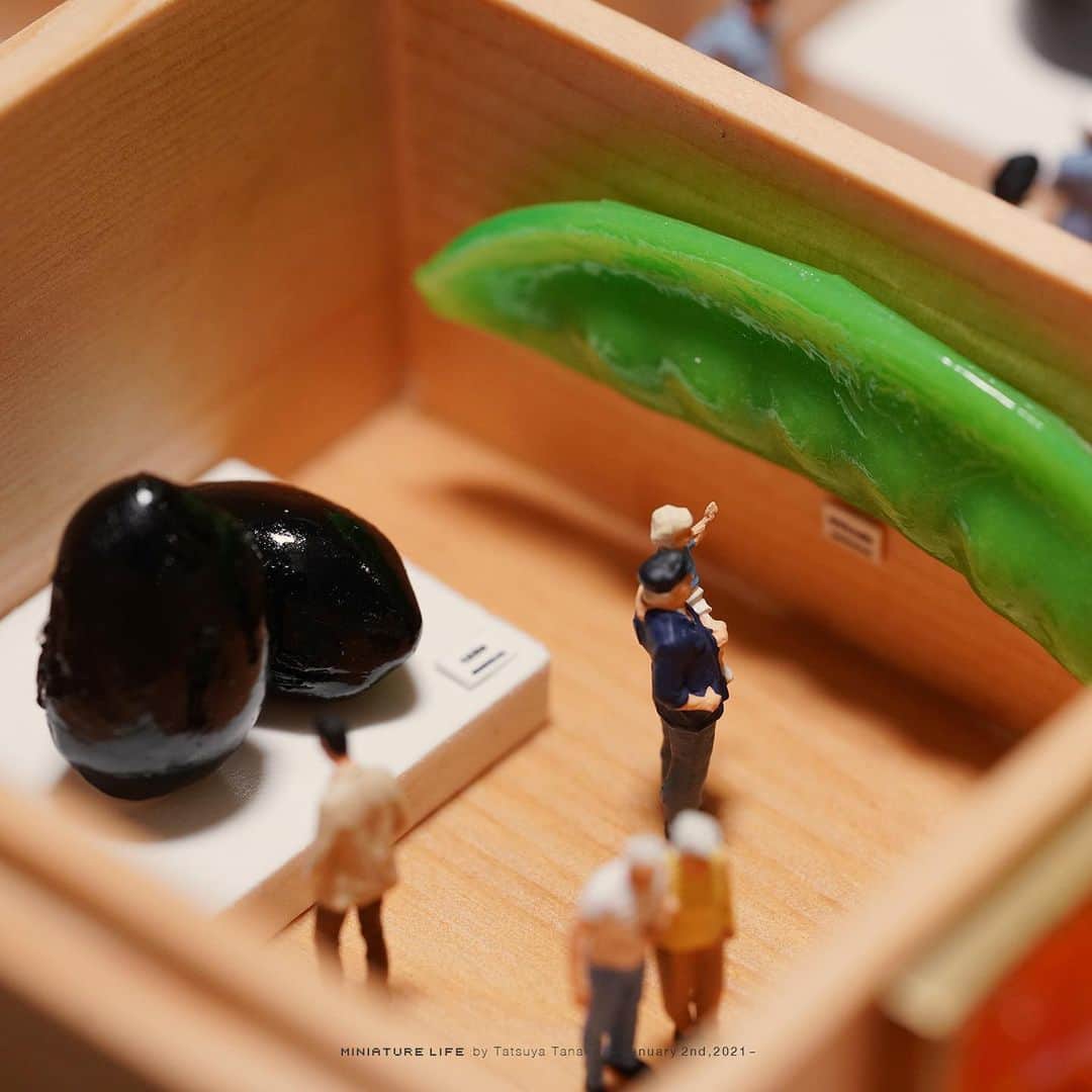 田中達也さんのインスタグラム写真 - (田中達也Instagram)「⠀ “Osechi Art Museum” ⠀ おせち現代美術館（開館は元旦から三が日のみ） ⠀ ──────────────────── 《EXHIBITION info》 ⠀ 【MINIATURE LIFE展2020 in 佐賀】 MINIATURE LIFE EXHIBITION2020 in Saga until: Jan. 30, 2021 #MiniatureLife展 #ミニチュアライフ展」1月2日 16時57分 - tanaka_tatsuya