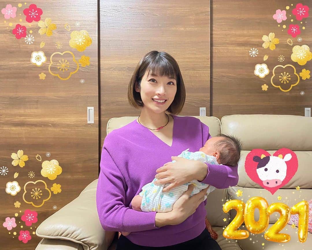 西谷綾子のインスタグラム：「🎍🐮 あけましておめでとうございます🌅🎍 2021年もよろしくお願いします🥰  いつも皆さんから温かい応援を頂き 私はヨシッ‼︎頑張ろうと勇気ある一歩を踏み出せてます🐾 本当にありがとうございます🥺💐  赤ちゃんとの生活が始まり時間があっという間の日々😳‼️ どんな1年になるのか想像してもしきれないですが いろんな変化に柔軟な心を持ち 自分に挑戦出来る喜びと楽しみを感じながら 私らしく頑張っていきます☺️🌈  どんなことを思いどんな行動を起こしていけるか‥ 様々な経験を通じて自身の成長が楽しみ❣️  我が子の成長も👶💞 (日々いろんな表情や動きに癒されてます🥰)  皆さんにとっても、楽しいな、嬉しいな、happyだな と感じる瞬間が沢山訪れる1年でありますように🥰🙏  #2021 #今年もよろしくお願いします #皆さんの応援が力になります #健康第一 #1人で抱え込まずにいろんな人に相談し頼ろう #前向きに突き進みましょう  #2020年12月生まれ #新生児 #0歳 #0歳児 #男の子ベビー #男の子ママ #0歳児ママ #新米ママ #赤ちゃん #ベビー #12月生まれ #ベビスタグラム #baby #babyboy #mama #mamalife」