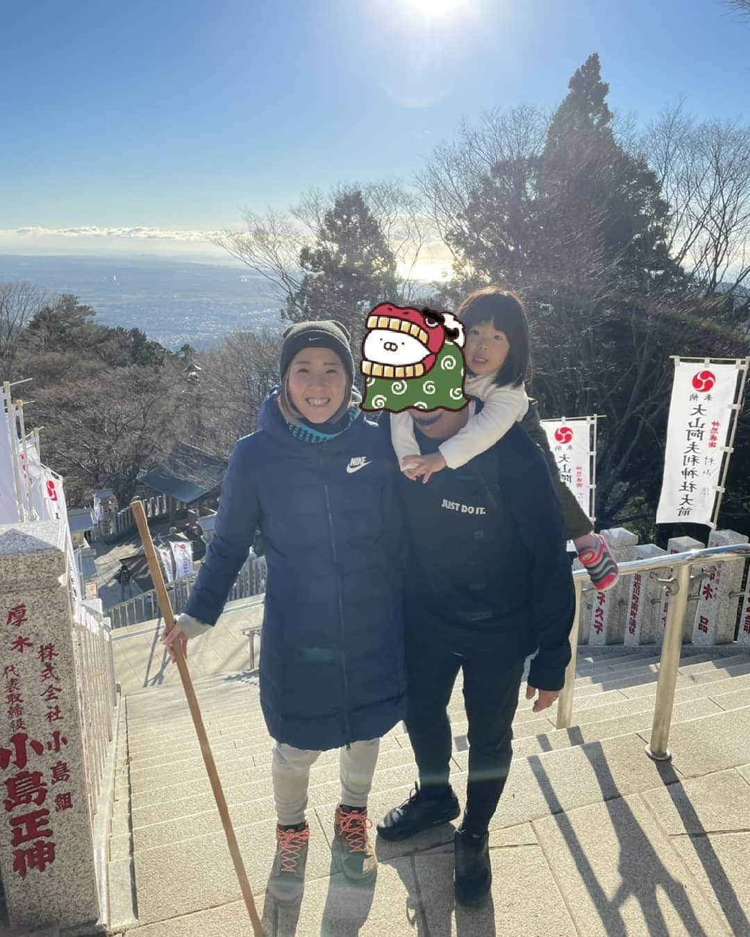 永里亜紗乃のインスタグラム：「あけましておめでとうございます🥰 今年もよろしくお願いします🙌 #大山登山 #初詣 #ファミリー」