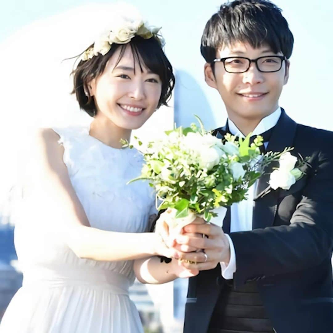 ♡プラコレWedding·⋆*さんのインスタグラム写真 - (♡プラコレWedding·⋆*Instagram)「@placolewedding【#DRESSY花嫁 】 【#プラコレ】をつけて投稿&フォローしてね♩ . ＝＝＝＝＝＝＝＝ . 本日1月2日、21時より 大人気ドラマ『#逃げ恥 』 2021年新春スペシャルにて、 みくりさんと平匡さんが再び帰ってきます💍💓  カバーは、みくりさんを演じる #新垣結衣 さんと平匡さん演じる #星野源 さん（@iamgenhoshino）のウェディング姿＊ みんなでテレビの前で待ち構えましょう😍 >>>https://bit.ly/351eTul  📷Photo by... @nigehajigram  . ＝＝＝＝＝＝＝＝ 『#DRESSY花嫁』『#プラコレ』の ハッシュタグをつけて写真をUPしてね✦ 花嫁アプリ『DRESSY by プラコレ』の 記事に掲載＆リグラムされるかも♩ . みなさまからのいいねや保存 コメントをお待ちしています♥ 「このウェディングドレス可愛い！」 「ヘアスタイルも気になる！！」 「今の花嫁さんの流行りは！？」etc. . ＝＝＝＝＝＝＝＝ 花嫁アプリでは、 プロのアドバイザーに結婚式の相談を何度でも♡ ウェディングドレスの記事や、 自分のウェディングレポを残せちゃう♡” . ＞＞＞TOPのURLからcheck ⋈ @placolewedding ＞＞＞結婚のご相談は プラコレウェディングアドバイザーへ♡ @wedding_adviser ＞＞＞ウェディングレポを残したいなら、 farny by プラコレをcheck ✎ @farny_wedding ＞＞＞ウェディングアイデア＆DIYは ドレシーアイデアcheck ❁ @dressy_idea >>>素敵なドレスに出会いたい花嫁さま♡ @dressyonline_をcheck . ＝＝＝＝＝＝＝＝＝＝＝＝＝＝＝＝ . #プレ花嫁 #卒花 #花嫁 #卒花嫁 #結婚 #結婚式 #結婚準備 #花嫁準備 #weddingtbt #2021冬婚 #2021春婚 #逃げるは恥だが役に立つ #逃げ恥 #エンタメ #ウェディングドレス #weddingdress #ガッキー #花冠 #ショートヘア花嫁 #恋ダンス  #正月ドラマ #スペシャルドラマ #TBS」1月2日 17時14分 - placole_dressy