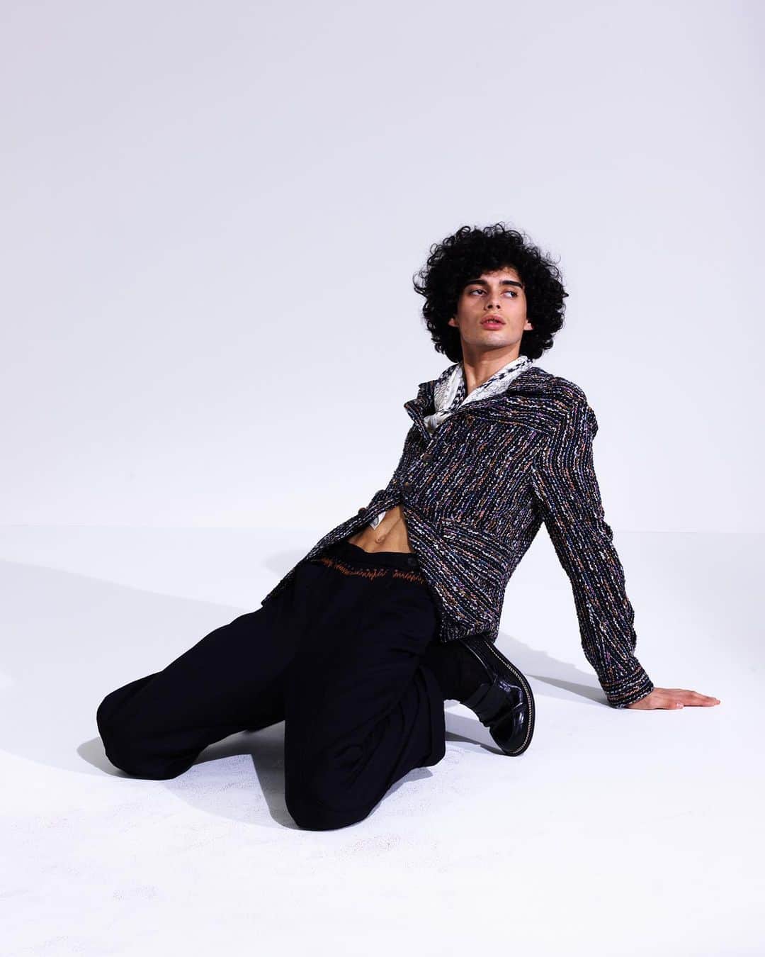 のインスタグラム：「BED j.w. FORD 2021 SS “Longing for...”  @bed_j.w._ford #bedjwford  Designer : @s_pey #shinpeiyamagishi Photographer: @yuichiakagi #yuichiakagi Styling : @masataka_hattori #masatakahattori Hair: @hori_0227 #HORI Make-up: @nobukomakeup #nobukomaekawa Model : @javiersanchez_r  Production: @hattori_pro_  #bedjwford2021ss」