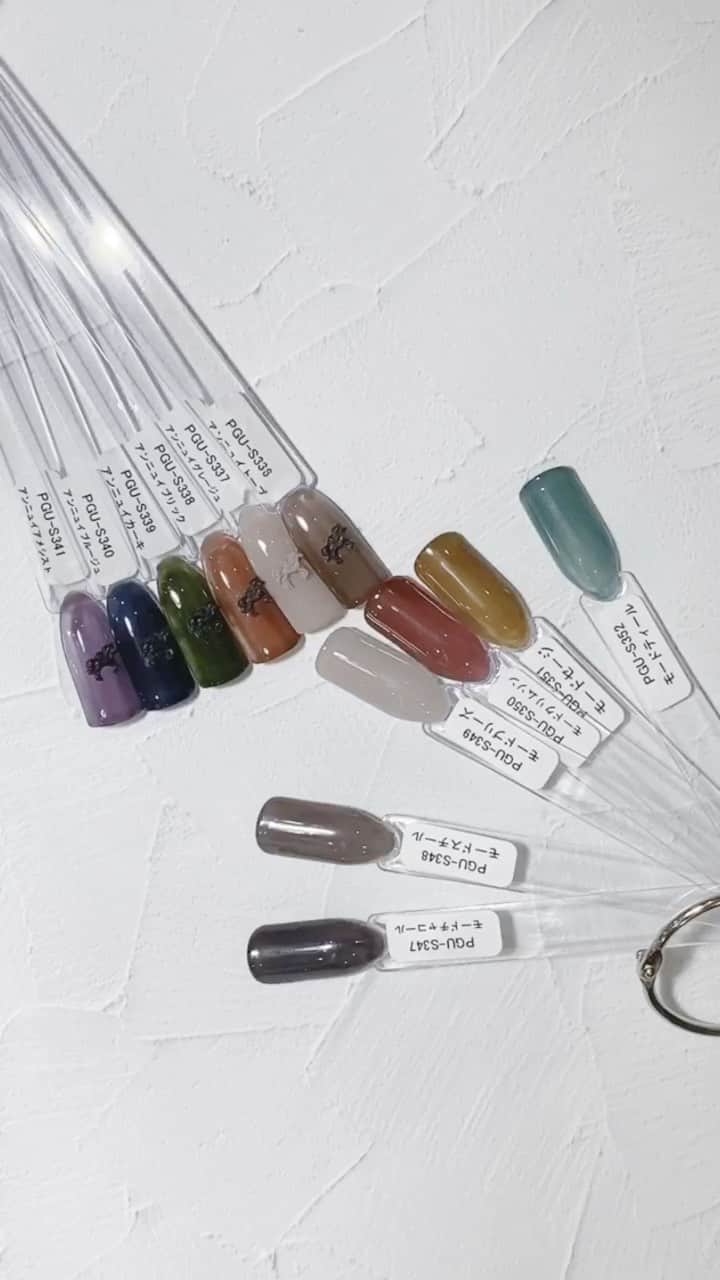 なかやまちえこのインスタグラム：「マシンを使わないで、手削りジェルオフ。⠀ remove gel.⠀ ⠀⠀ PREGEL・Betty gel・きまぐれキャット・PREANFA・PREXY商品は、ネイリストの方は↓ ⠀ プリモール @nail_premall ⠀ http://gelnailshop.com/ ⠀ ⠀ キャンディポケット @candypocket_official ⠀ http://www.beautysupport.jp/sm/script_main/shoptop.php ⠀ ⠀ セルフの方は↓ ⠀ ジョイアート @joyartofficial ⠀ http://joyart.biz/ ⠀ ⠀ にて購入頂けます☺️⠀⠀ ⠀ #nail #nails #nailart #ネイル #美甲 #ネイルアート  #japanesenailart #manucure #japanesenails #manicurist #gelnails #أظافر #네일아트 #미용 #vẽmóng #ngườiđẹp  #เพ้นท์เล็บ #искусствоногтя #artedeuñas #เพ้นท์เล็บเจล #ジェルネイルデザイン #ネイルデザイン #senikuku #nagelkunst @pregelofficial」