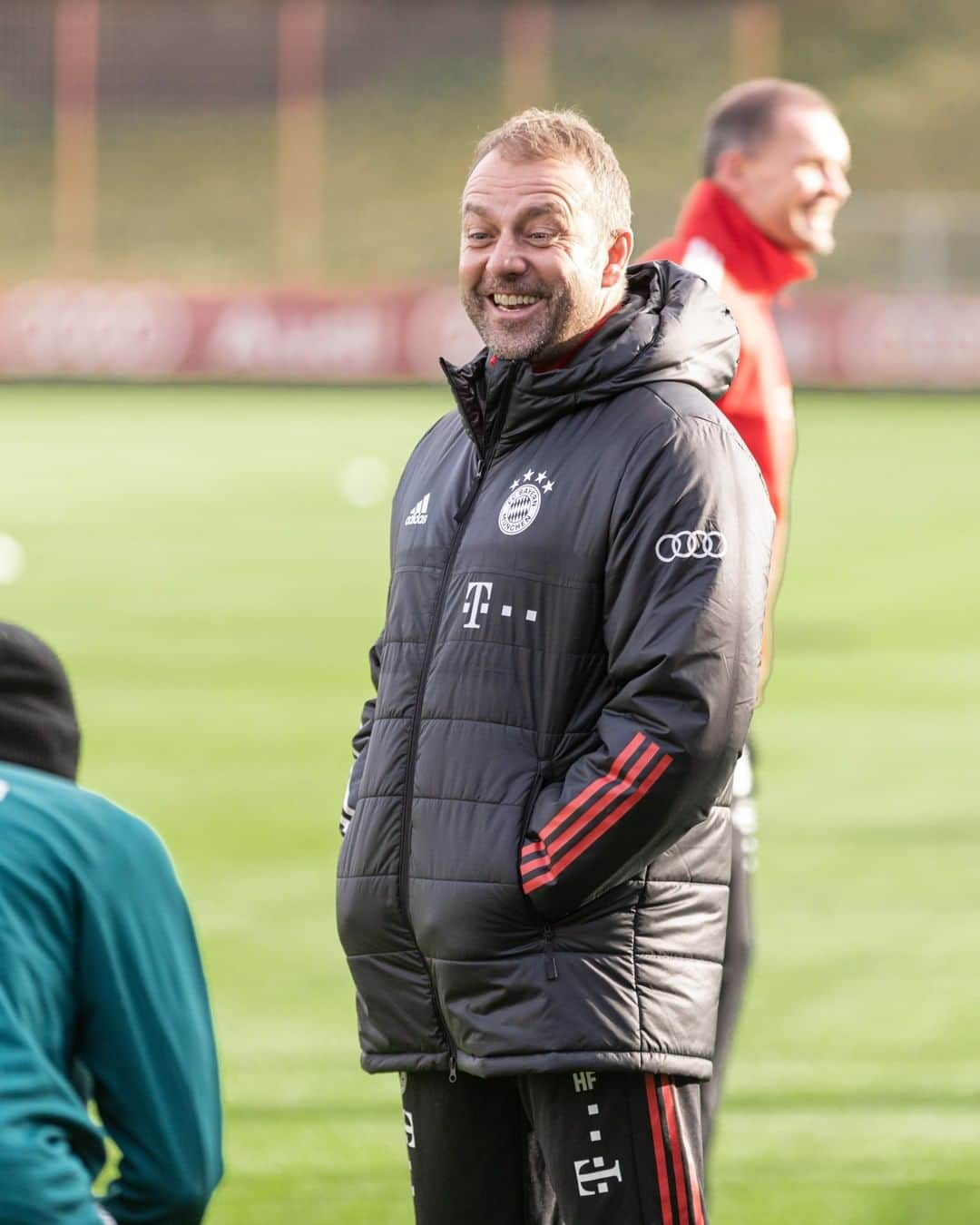 バイエルン・ミュンヘンさんのインスタグラム写真 - (バイエルン・ミュンヘンInstagram)「When you realize that #FCBayern is back in action this weekend! 😁🙌 #FCBM05 #packmas  ___________ #MiaSanMia #WeekendVibes #Bundesliga」1月2日 17時21分 - fcbayern