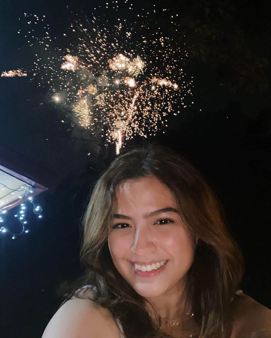 Alexa Ilacadさんのインスタグラム写真 - (Alexa IlacadInstagram)「Setting my intentions for the year and claiming great things! ✨🙏🏻♥️ What are your new year’s intentions? 🎇🌌 ps. i love this lucky shot i took!  . @ilovemydentistph」1月2日 17時23分 - alexailacad