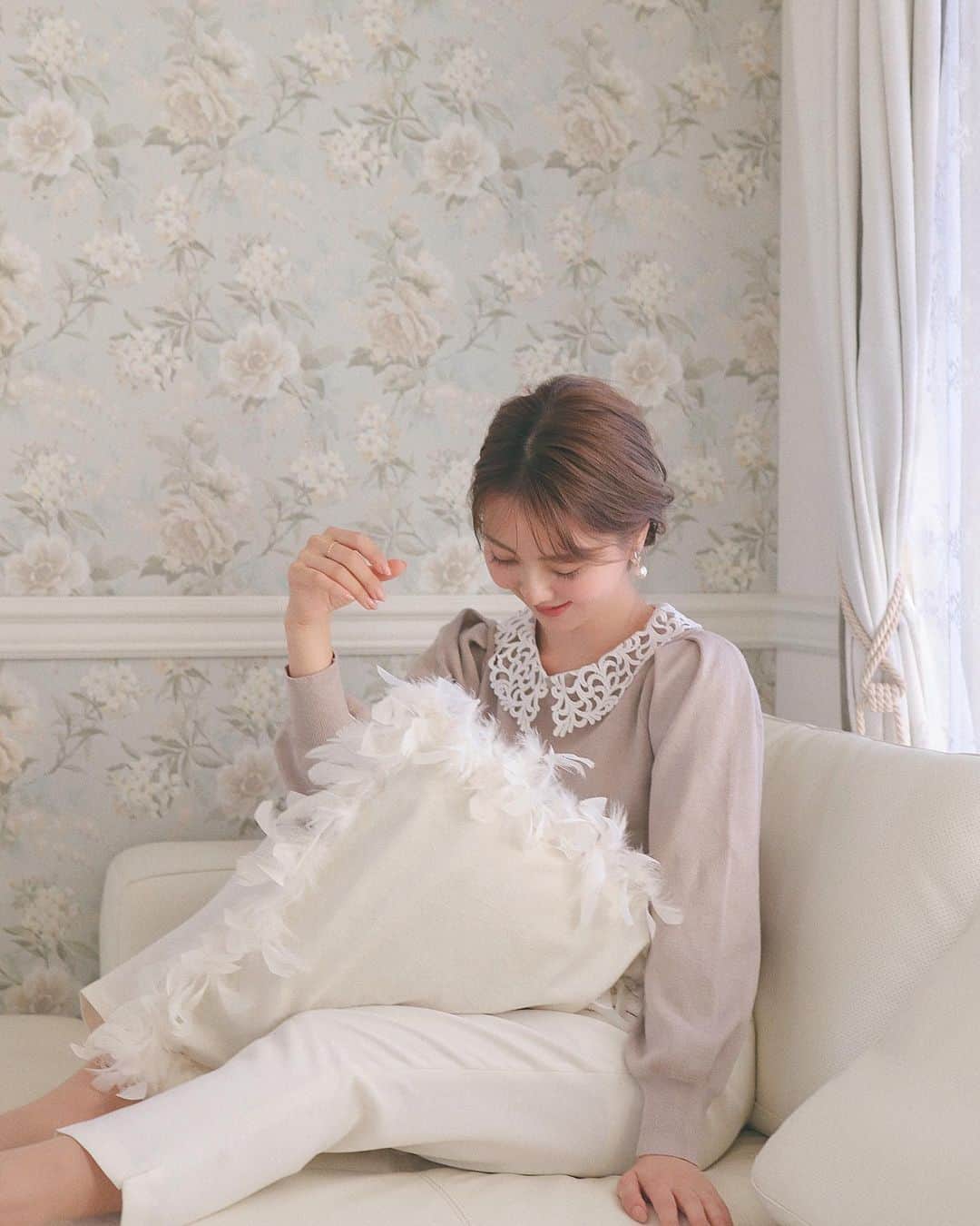 中田絵里奈さんのインスタグラム写真 - (中田絵里奈Instagram)「今日も沢山あそんだね😌 さっきお昼食べたと思ったらもうお夕飯！ シュライヒはわたしが好きで集めてます♡ . . #お正月 #パズル #シュライヒ #おうちあそび #おうちコーデ」1月2日 17時24分 - erinanakata