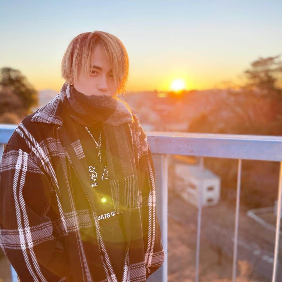 のインスタグラム：「新年明けましておめでとうございます✨  2021年も天野冬海をよろしくお願いすると共に皆さんが良い1年として過ごせるよう精一杯頑張りますので、 これからも何卒よろしくお願い致します✨」