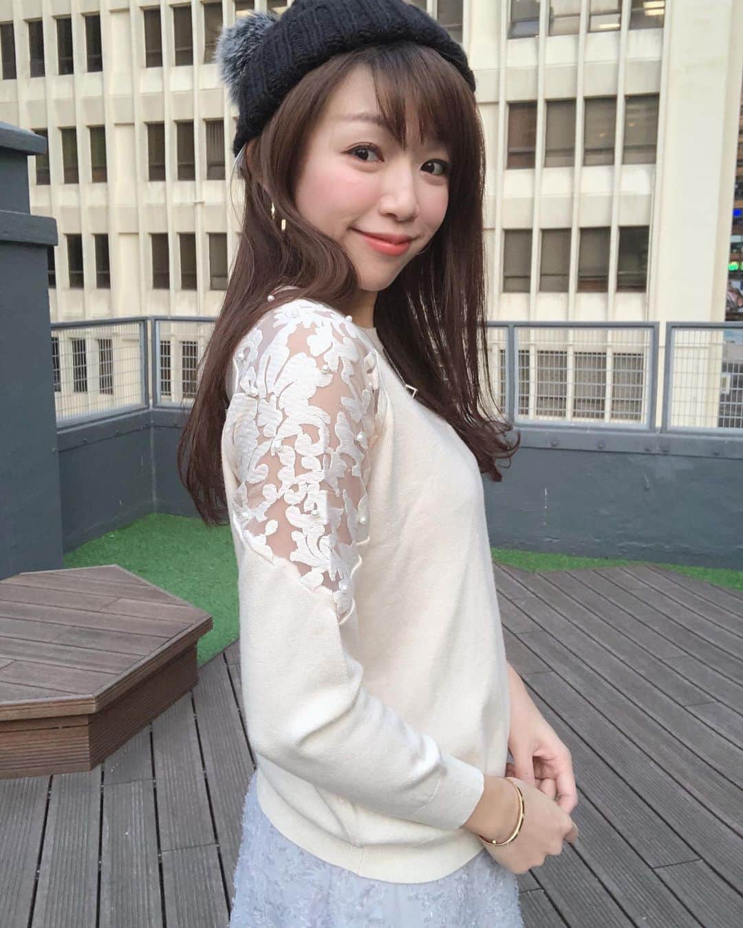 Fleur Fleurのインスタグラム：「今日營業中，夜晚八點 歡迎上嚟試吓衫 😘👌🏻👌🏻👌🏻」