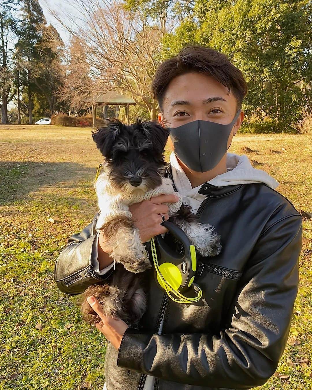 のインスタグラム：「. . 新年明けましておめでとうございます🎍  皆様にとって素敵な一年になりますように🙇‍♂️ . ツーショット📸 飼い始めました😂Bailey宜しくね🐕‍🦺  #2021#丑年#🐮#年男」