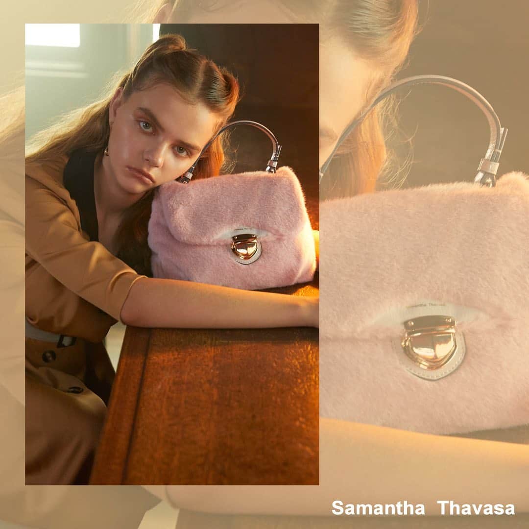 Samantha Thavasaさんのインスタグラム写真 - (Samantha ThavasaInstagram)「環境に優しいもの作りを。  Eco Fur -エコペル- トウモロコシの糖分を発酵させ、 プロセスを通してエコファーに♻️💚  お洒落を楽しみながらサステイナブルな日常を✨  エコとデザインを両立させた 大人気ファーバッグは、 ウォーミーな質感が季節にマッチ🌿💕  何度も触りたくなるような なめらかな起毛感が特徴です♪  Price:18,000+tax  #samanthathavasa#bag#fashion #winter#ecofur#furbag」1月2日 17時46分 - samantha.thavasa_official