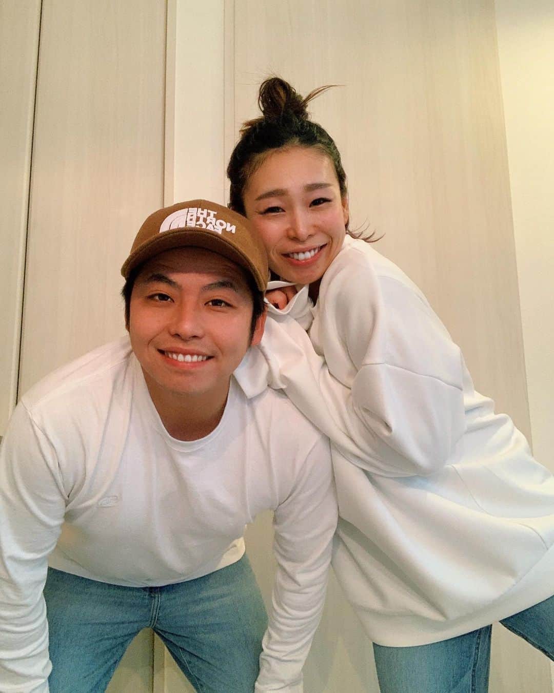 koichan familyのインスタグラム：「ぶくぶく成長しとります。 今年は10キロ痩せてほしいです😇 ・ ・ ・ #夫婦#カップル#thenorthface#northface#gu#uniqlo#ペアルック」